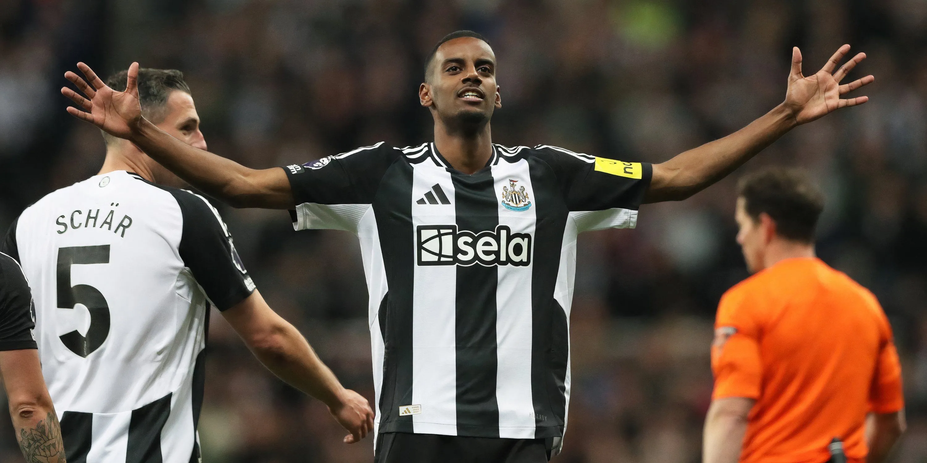 Alexander Isak ăn mừng bàn thắng trong màu áo Newcastle