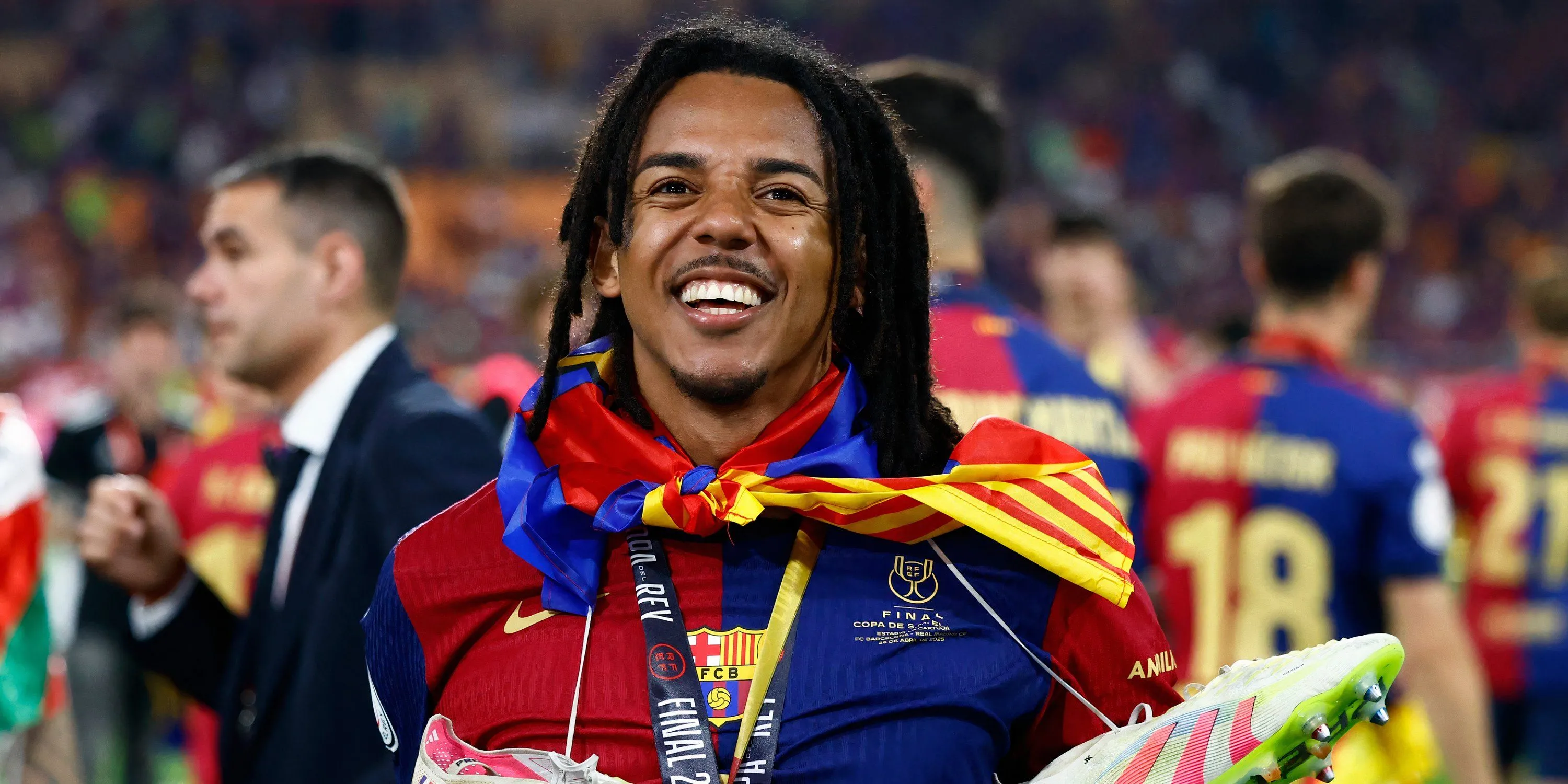 Jules Kounde thi đấu cho Barcelona tại La Liga