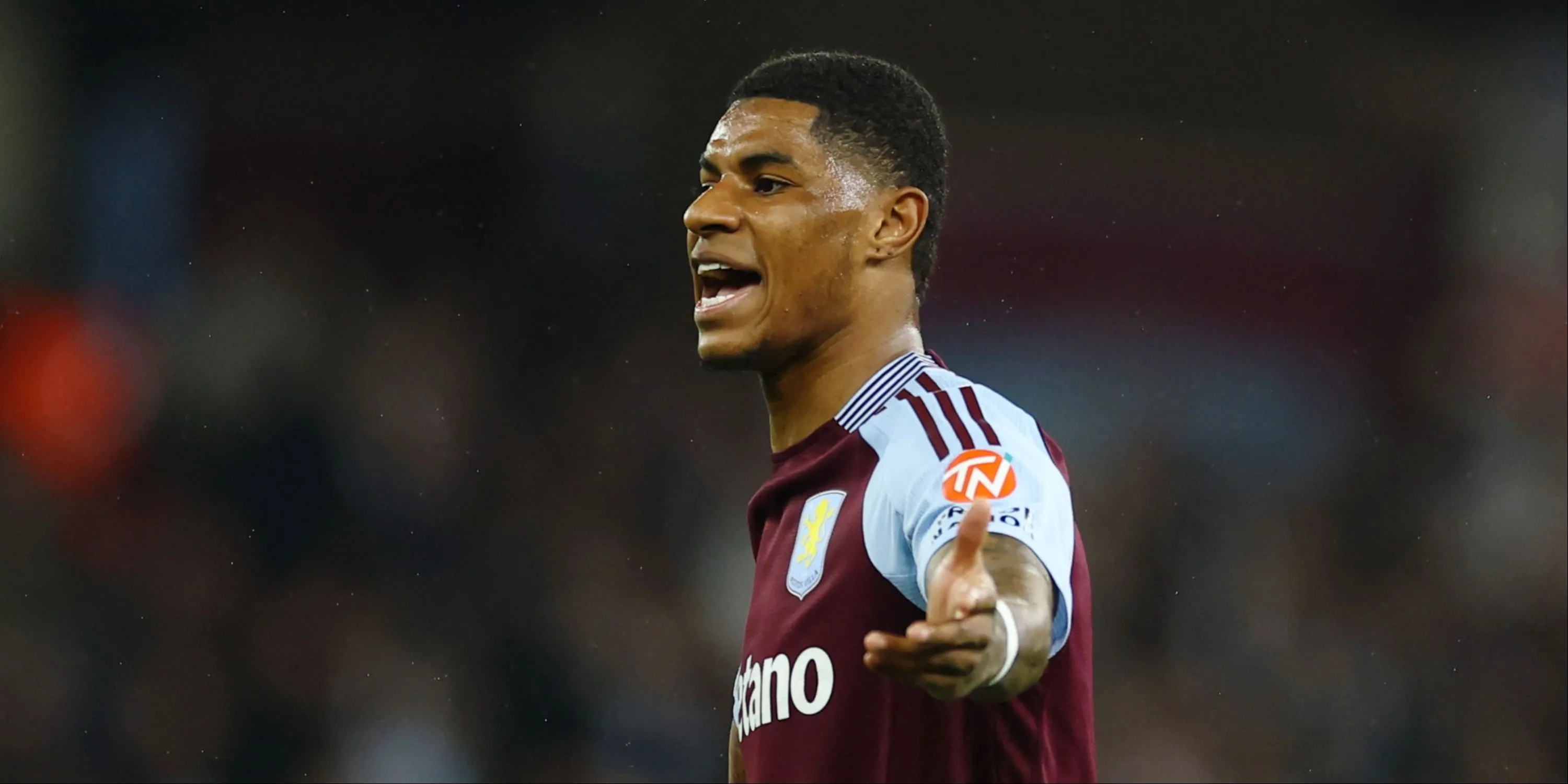 Marcus Rashford ăn mừng bàn thắng trong màu áo Aston Villa