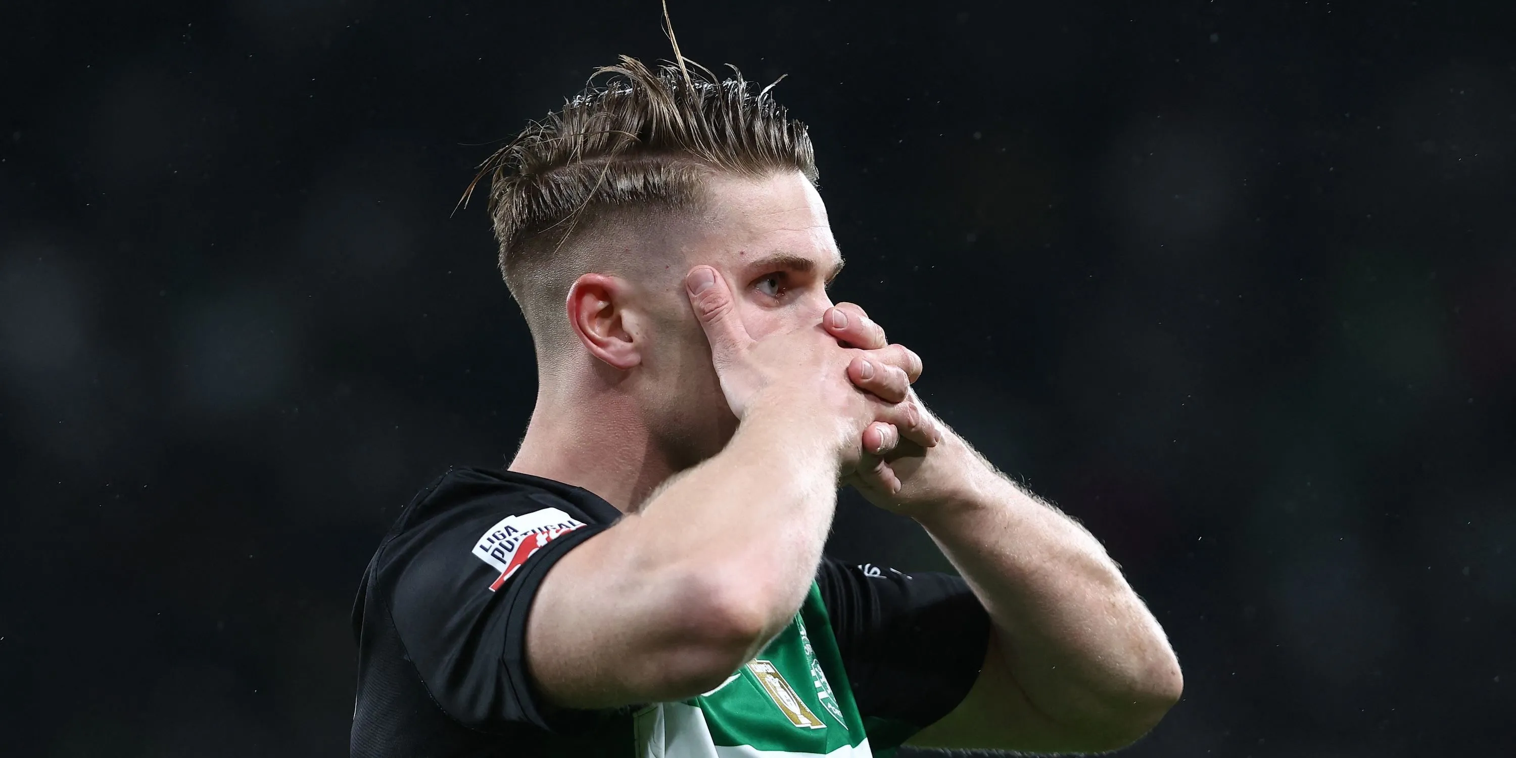 Viktor Gyokeres của Sporting CP ăn mừng bàn thắng thứ ba, hoàn tất cú hat-trick