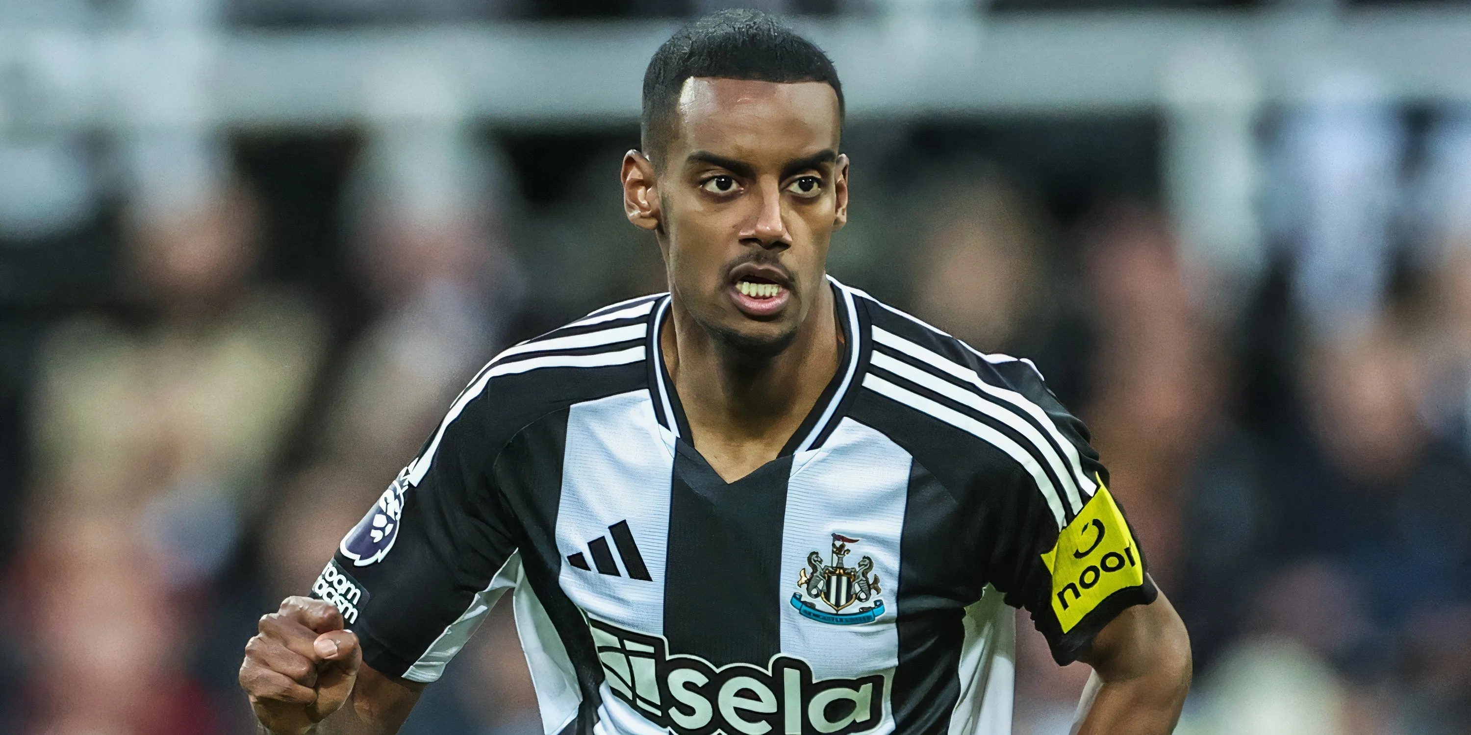 Alexander Isak trong một pha hành động cho Newcastle United