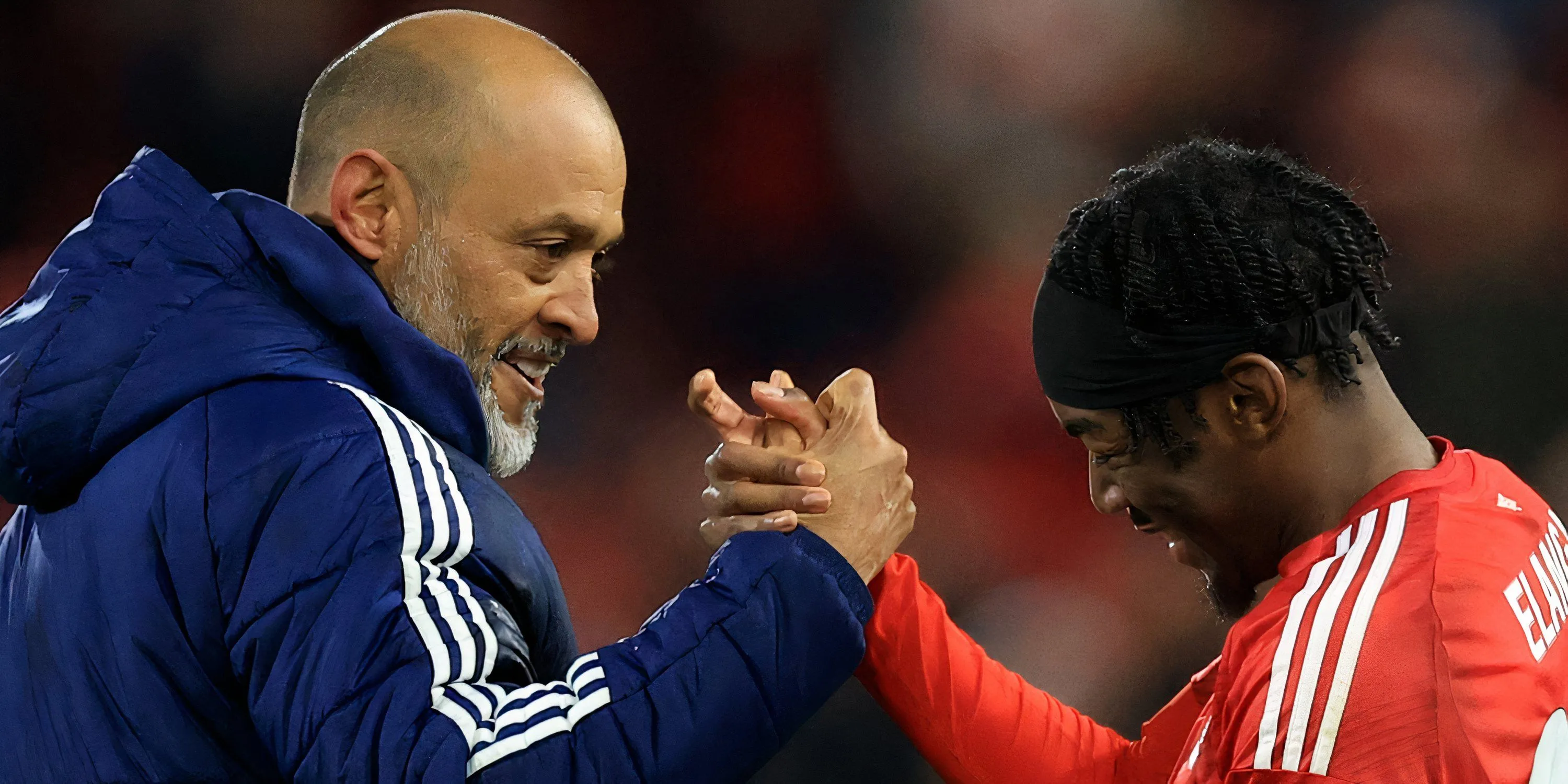 Anthony Elanga ăn mừng bàn thắng cùng HLV Nuno Espirito Santo của Nottingham Forest