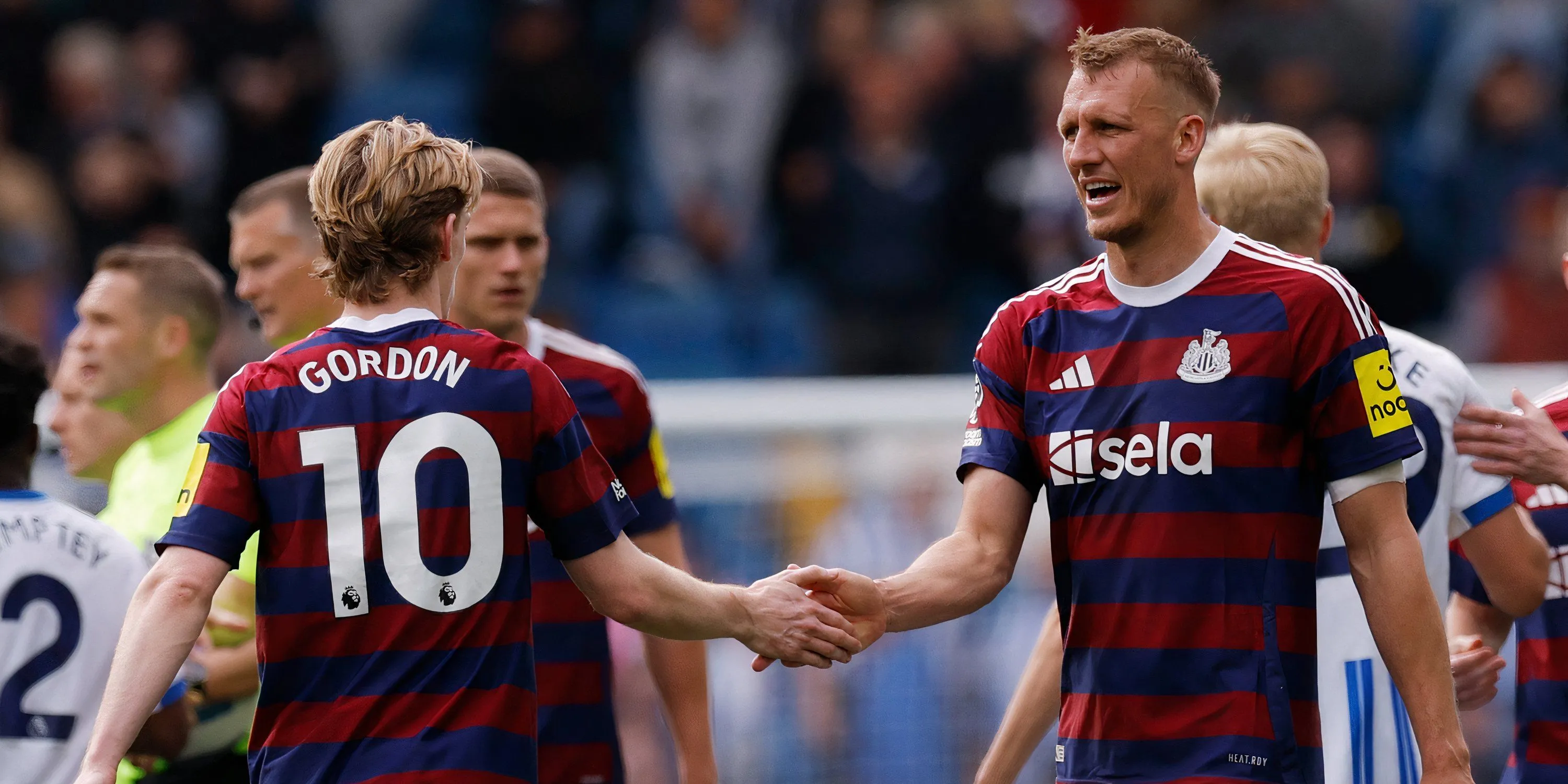 Anthony Gordon vào sân thay người và tạo ra tác động tích cực hơn cho Newcastle