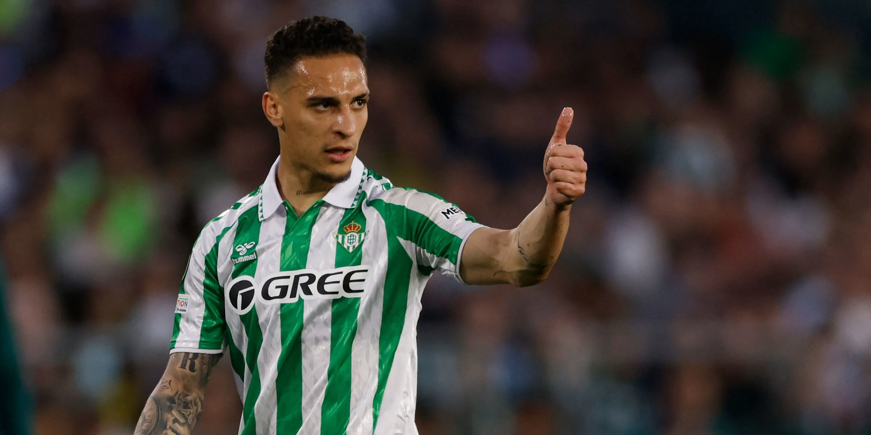 Antony ăn mừng bàn thắng trong màu áo Real Betis nơi anh đang được cho mượn