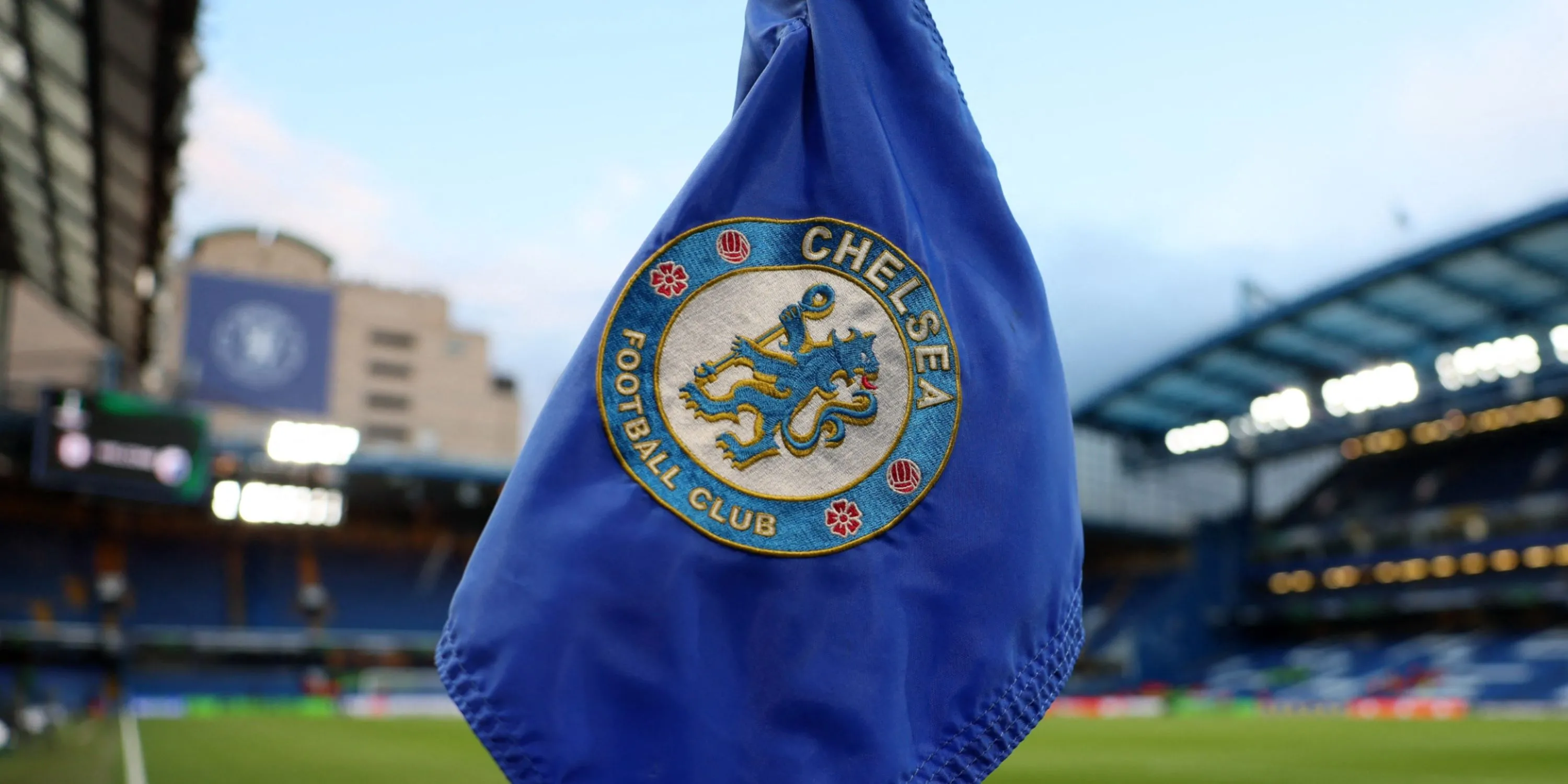 Biểu tượng câu lạc bộ bóng đá Chelsea tại Stamford Bridge