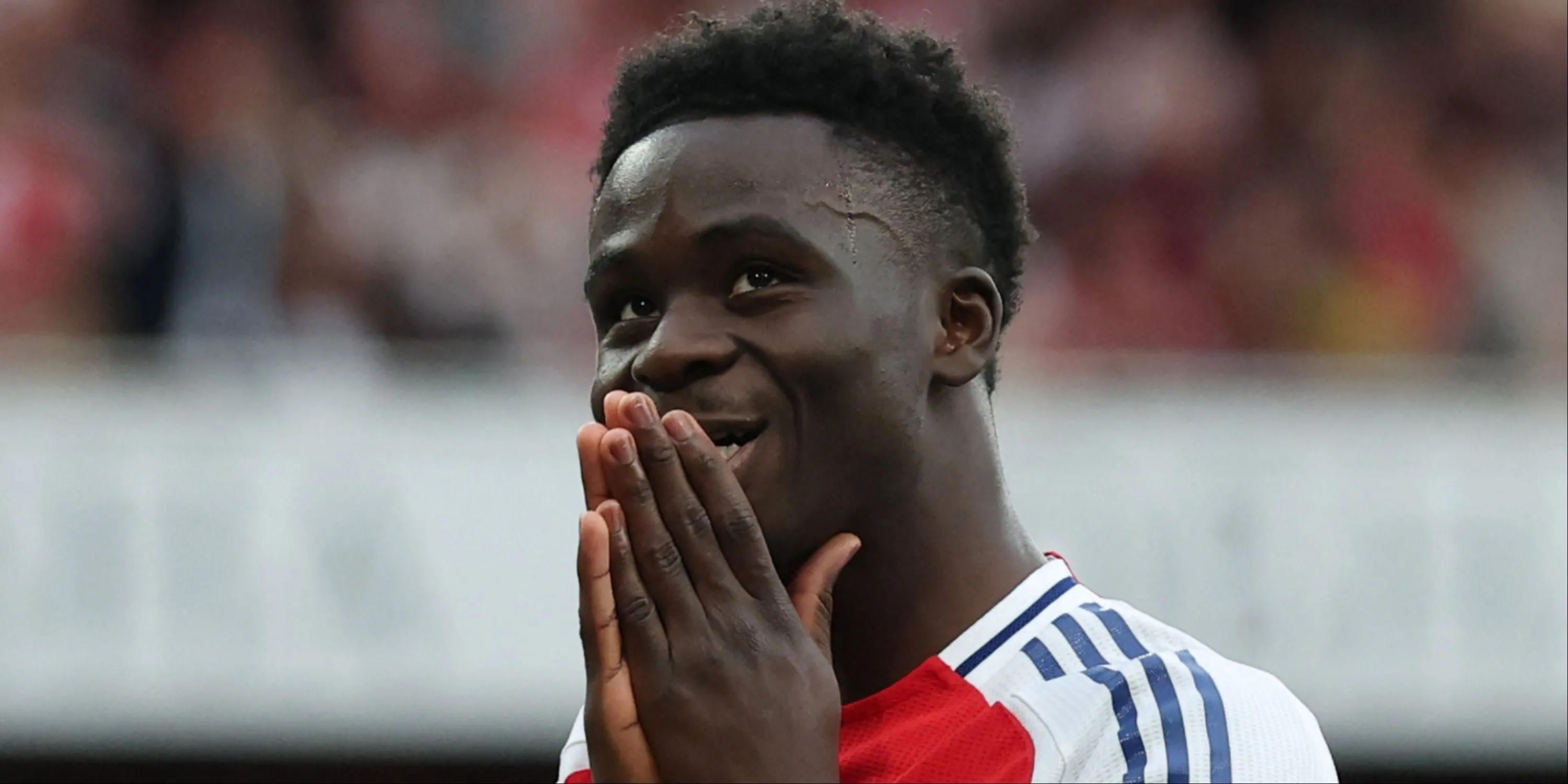 Bukayo Saka thi đấu trong màu áo Arsenal tại Premier League