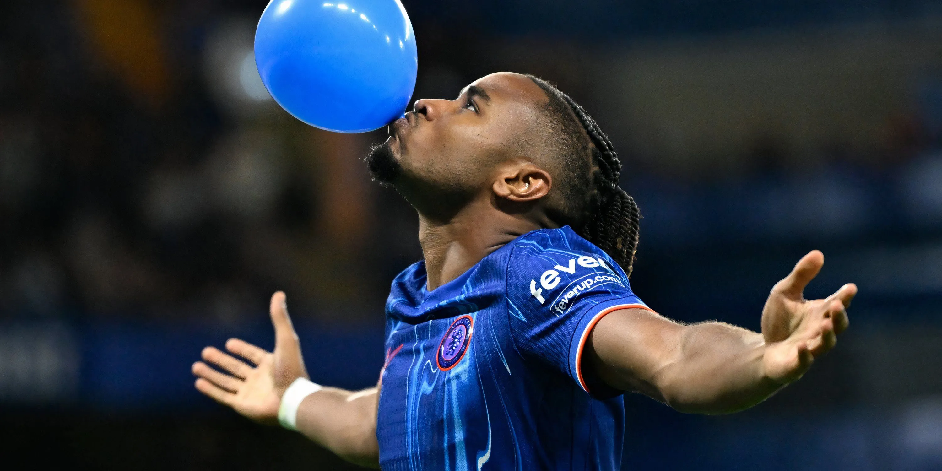 Christopher Nkunku ăn mừng bàn thắng cho Chelsea