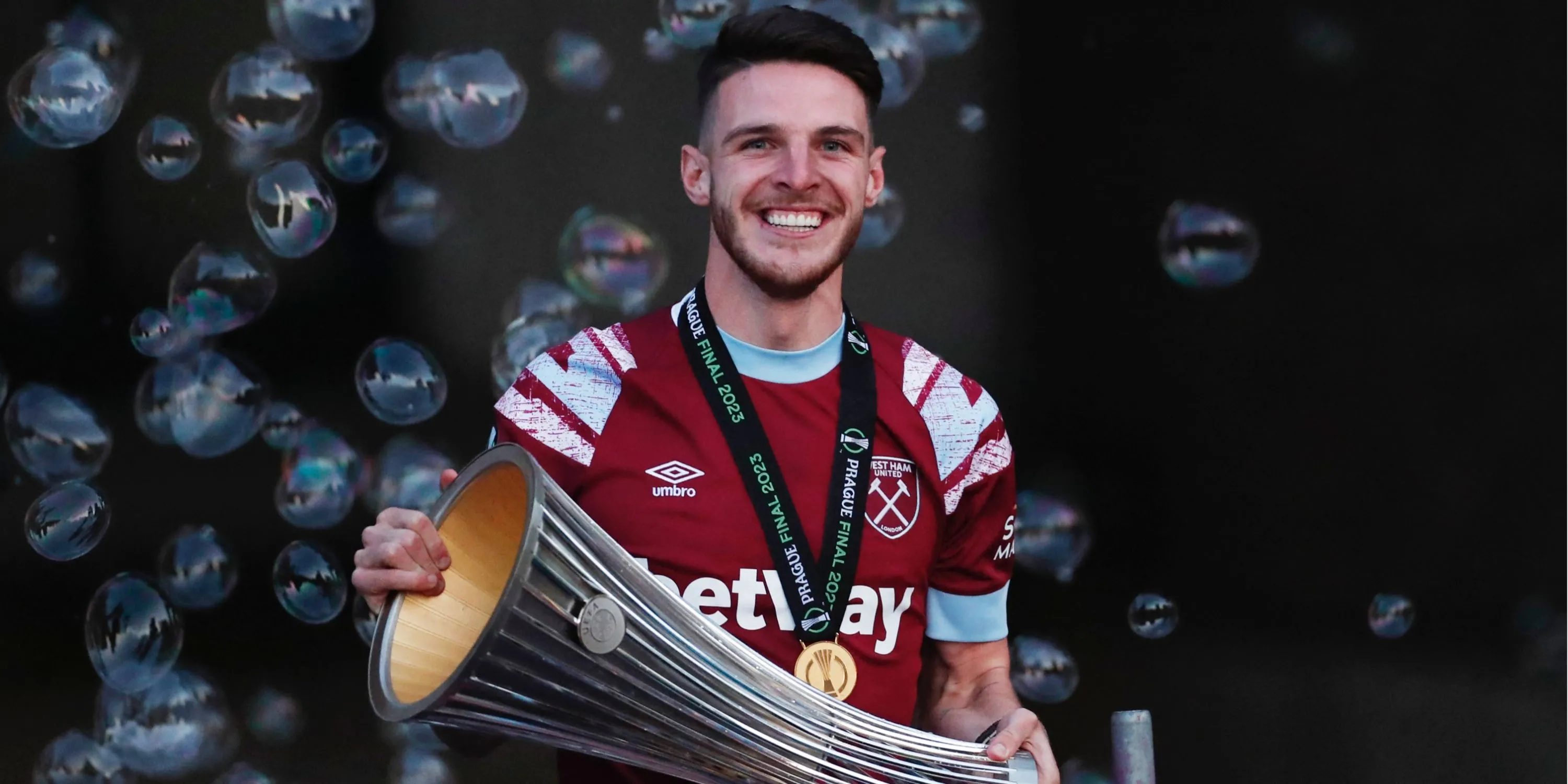 Declan Rice ăn mừng trong màu áo West Ham trước khi gia nhập Arsenal