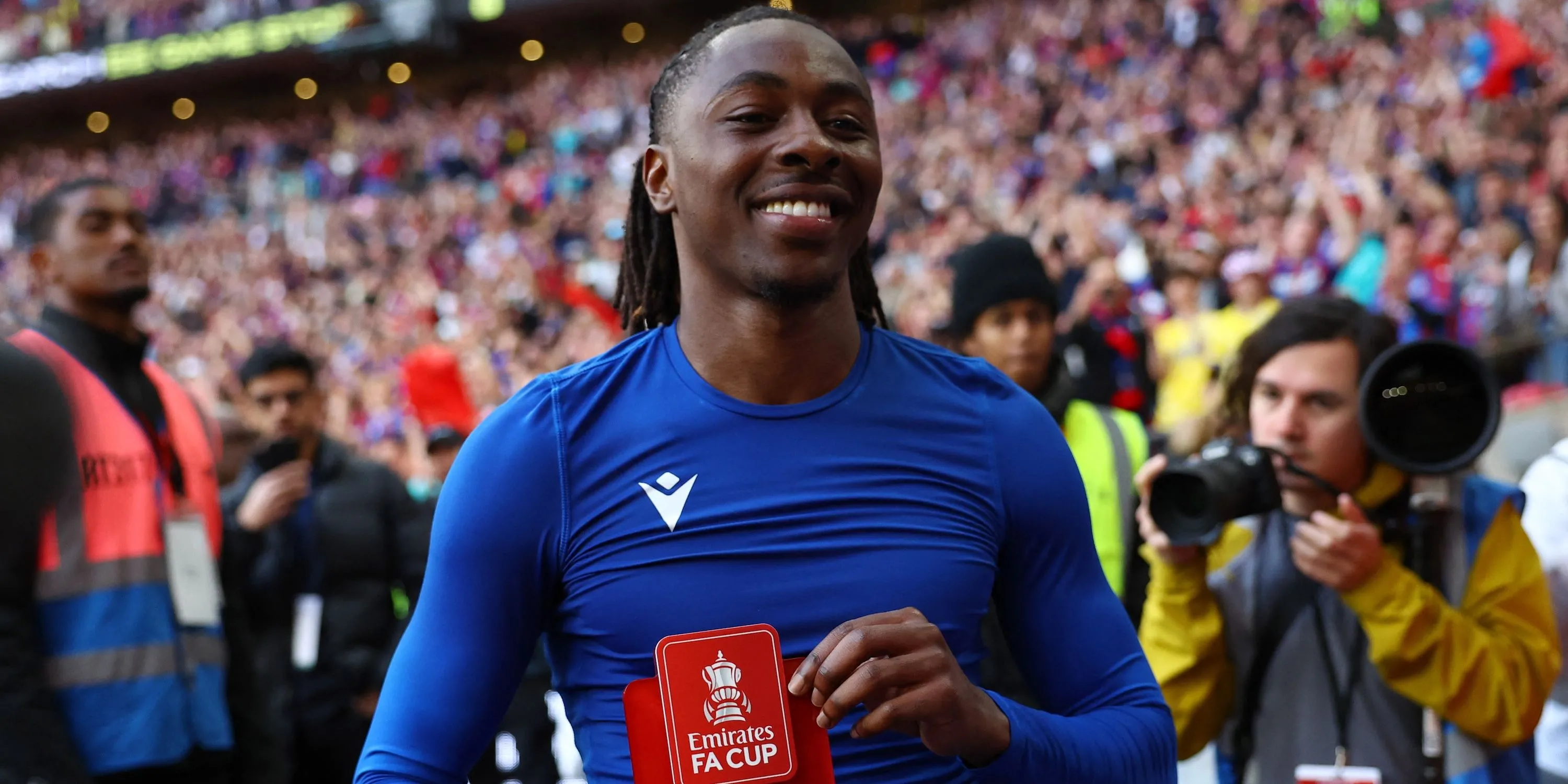 Eberechi Eze, cầu thủ Man City nhắm mua, nhận danh hiệu Cầu thủ Xuất sắc nhất trận.