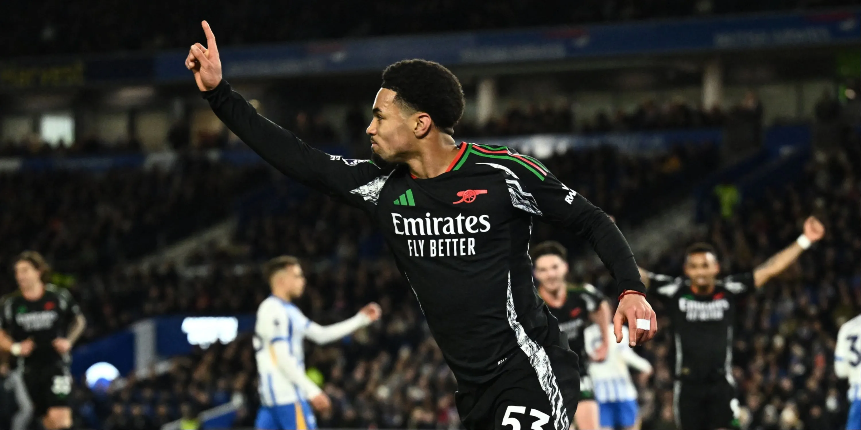 Ethan Nwaneri, tài năng trẻ Arsenal, trong trận đấu với Brighton