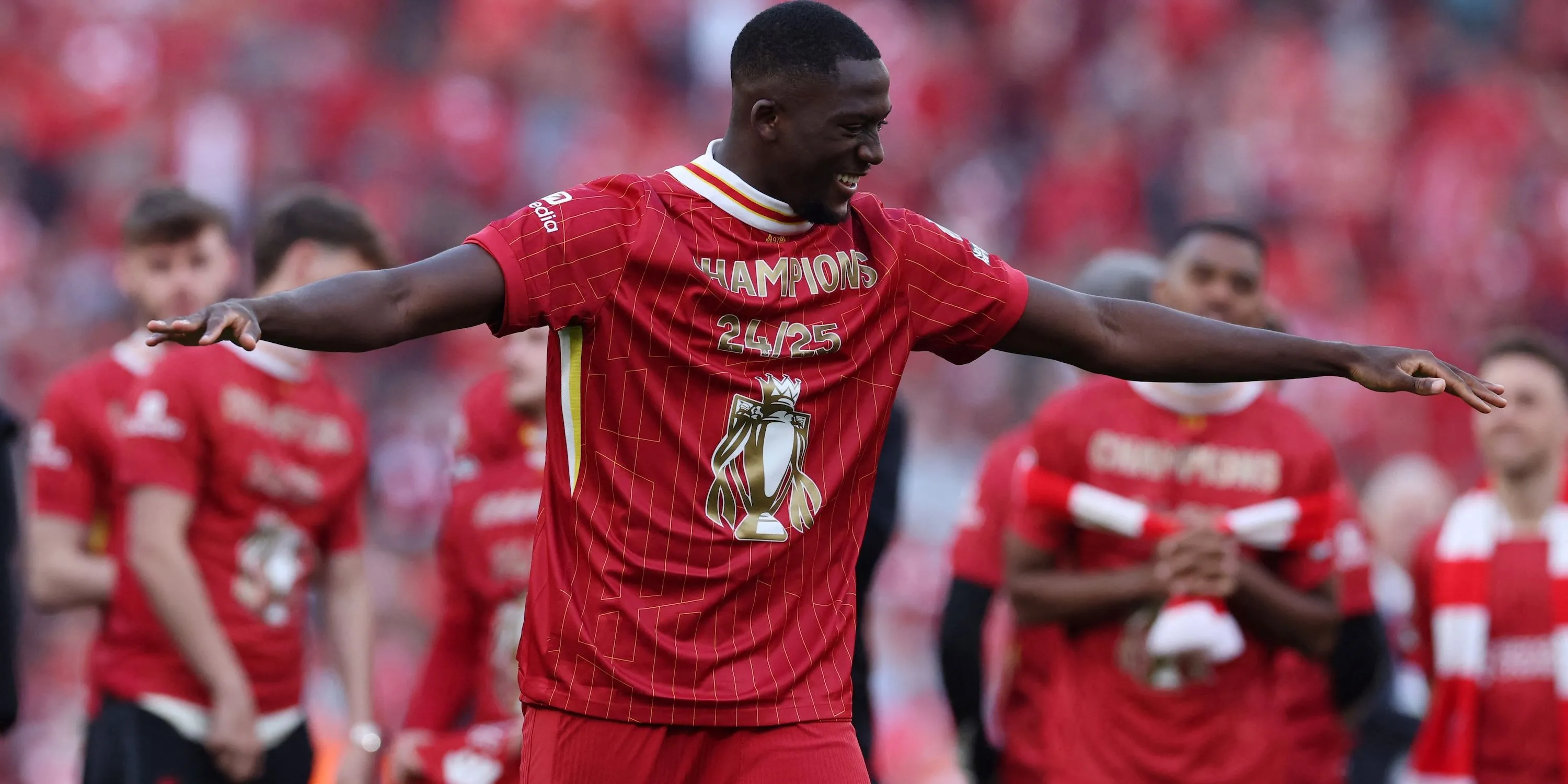 Ibrahima Konate của Liverpool ăn mừng chức vô địch Premier League