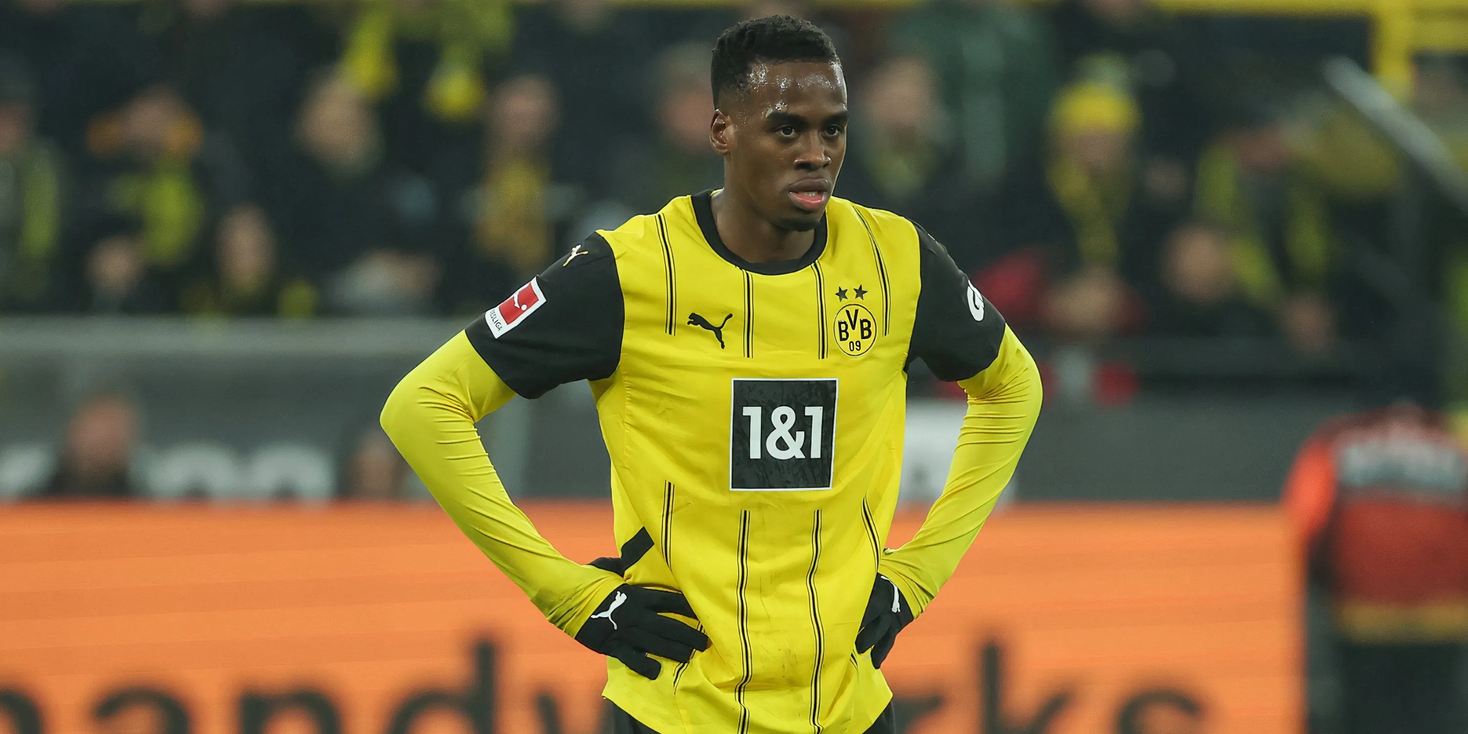 Jamie Gittens thi đấu cho Borussia Dortmund