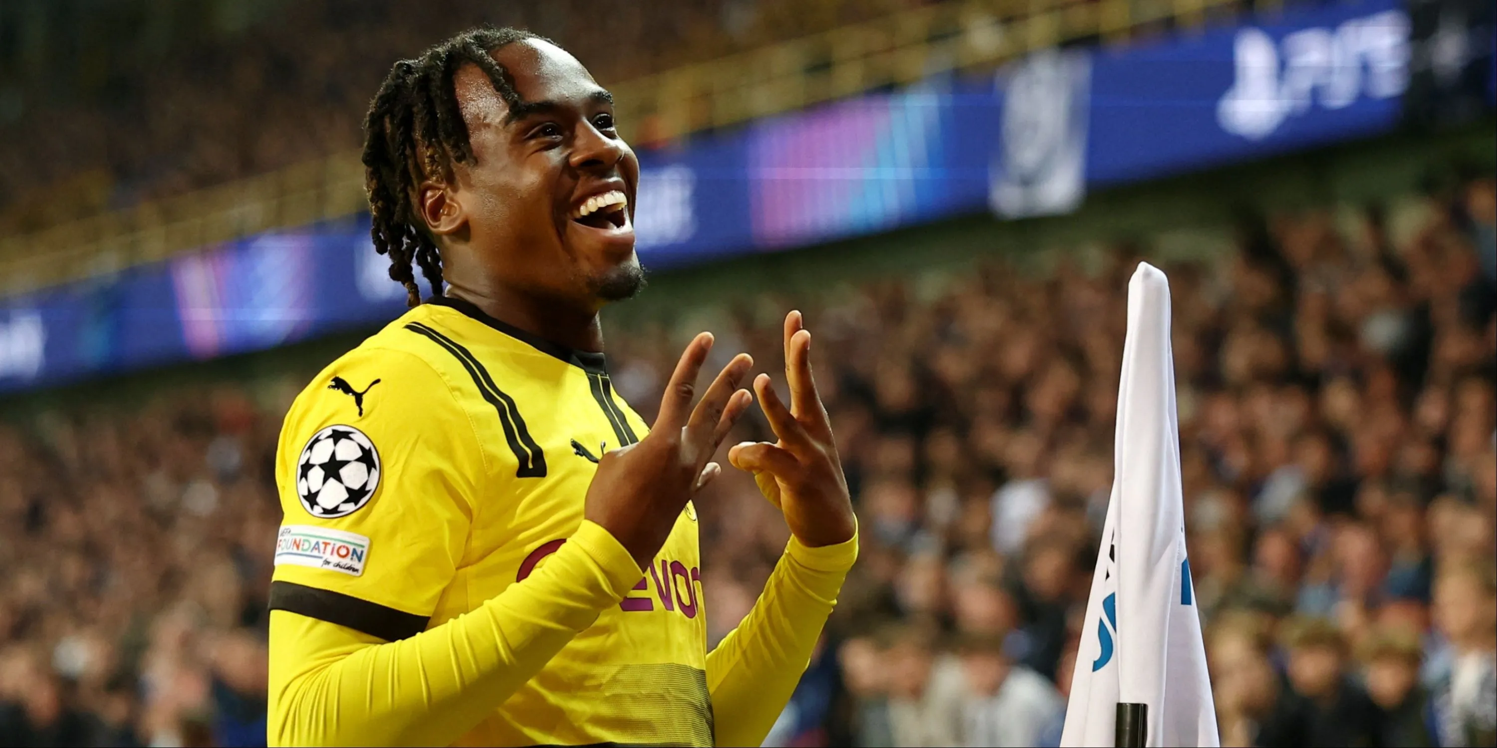 Jamie Gittens thi đấu trong màu áo Borussia Dortmund