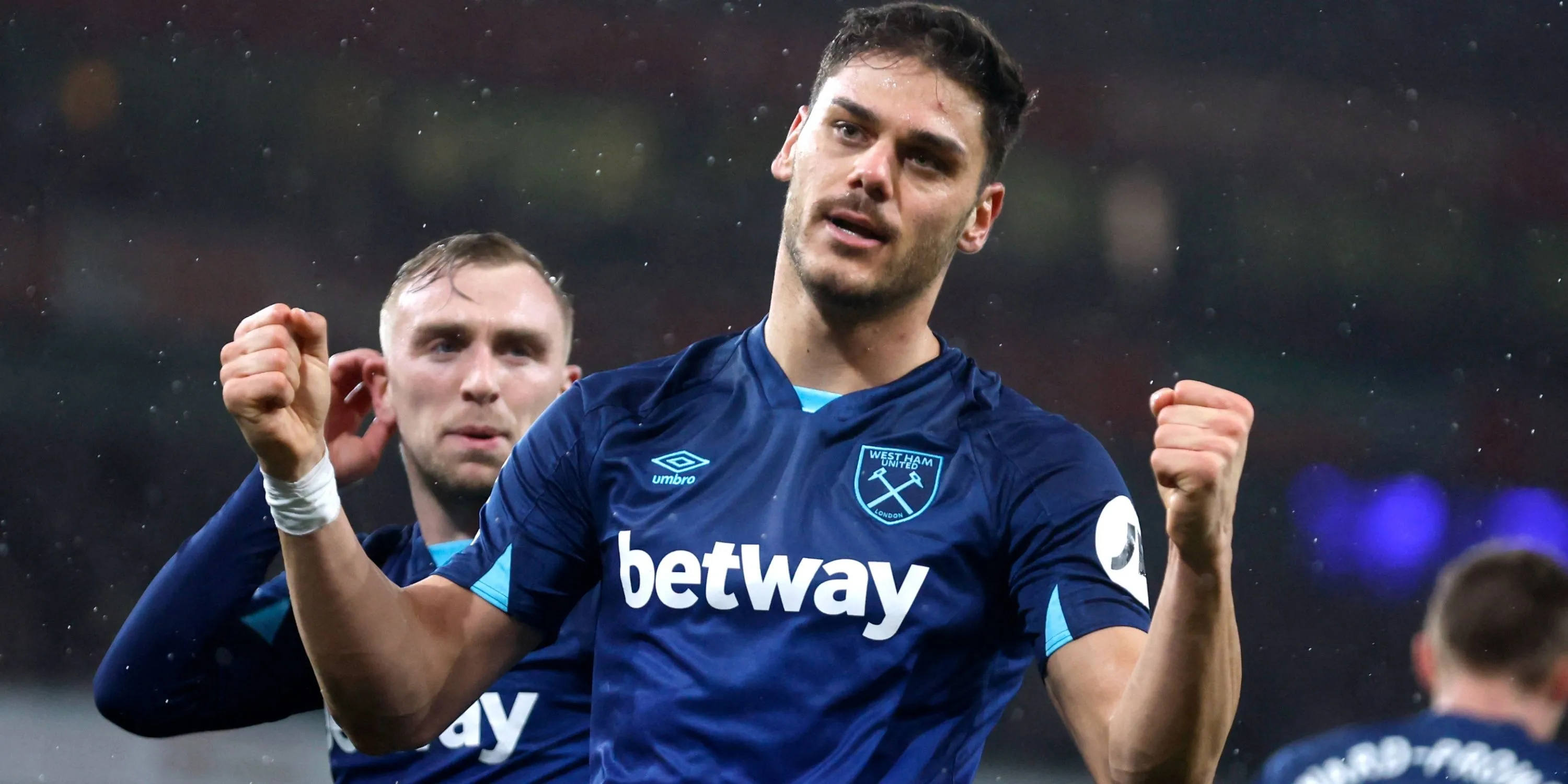 Konstantinos Mavropanos thi đấu cho West Ham.