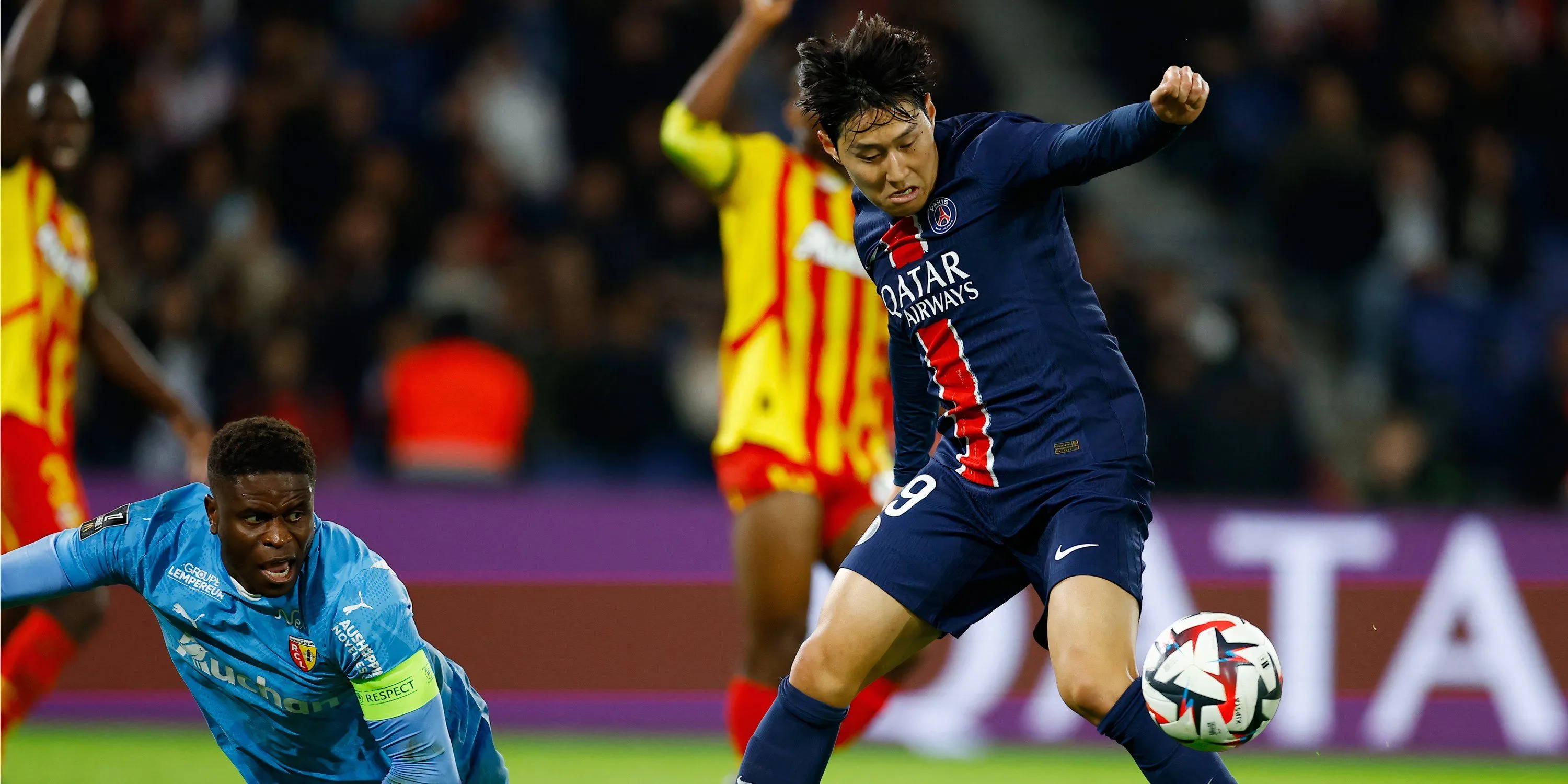 Lee Kang-in thi đấu ấn tượng trong màu áo Paris Saint-Germain
