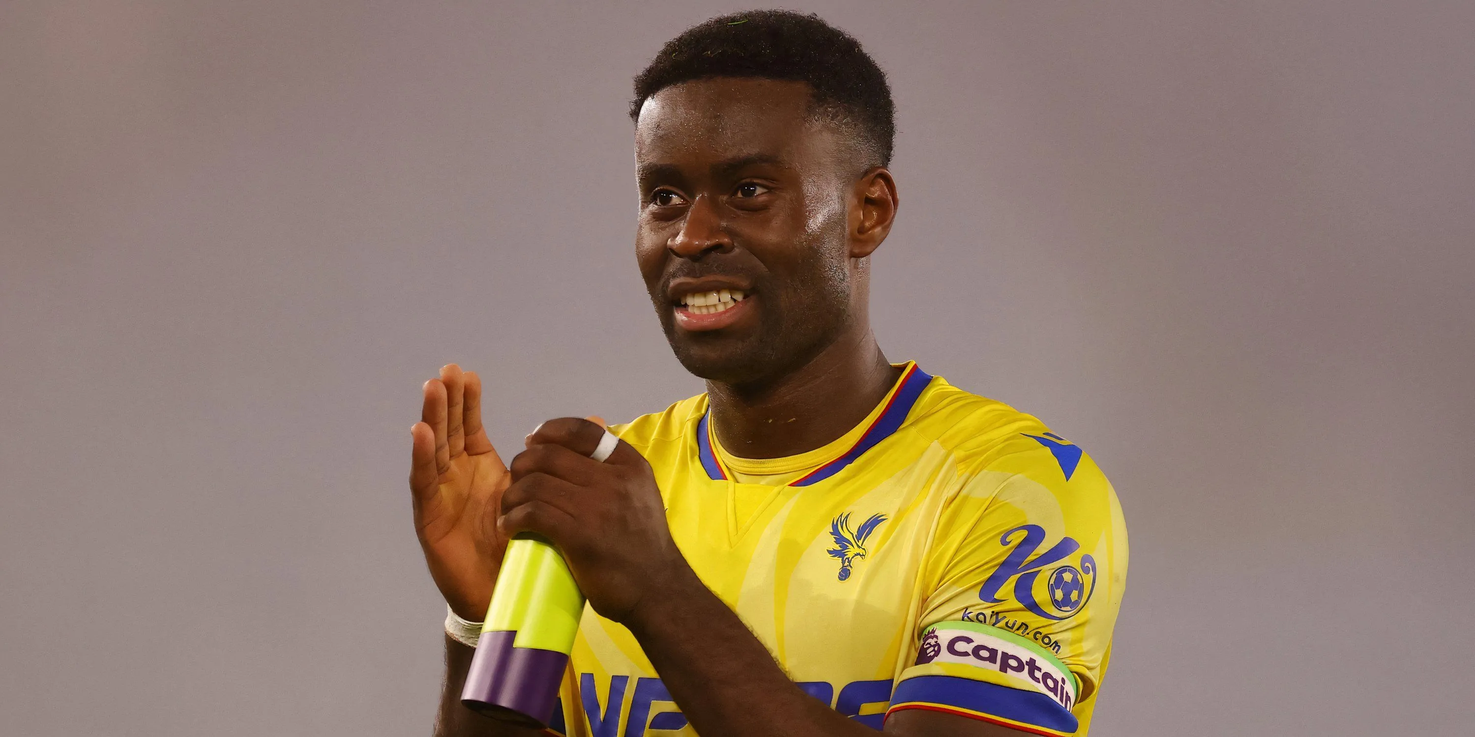 Marc Guehi ăn mừng sau chiến thắng của Crystal Palace