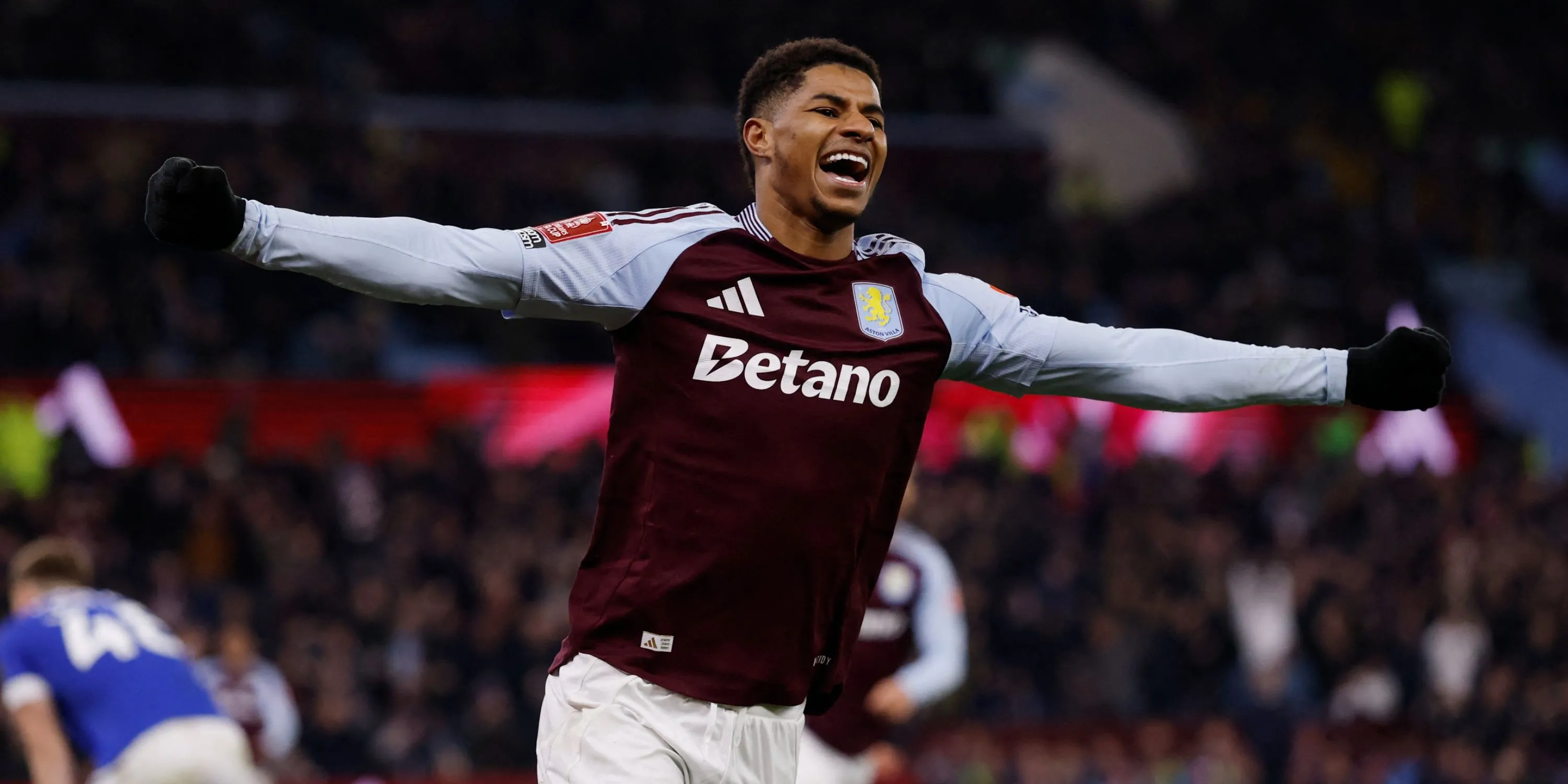 Marcus Rashford trong màu áo Aston Villa thi đấu tại Premier League