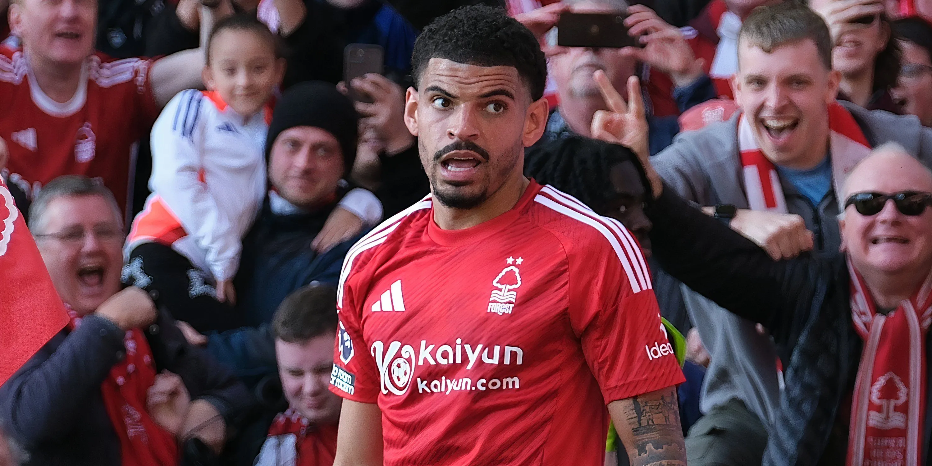 Morgan Gibbs-White ăn mừng sau bàn thắng cho Nottingham Forest