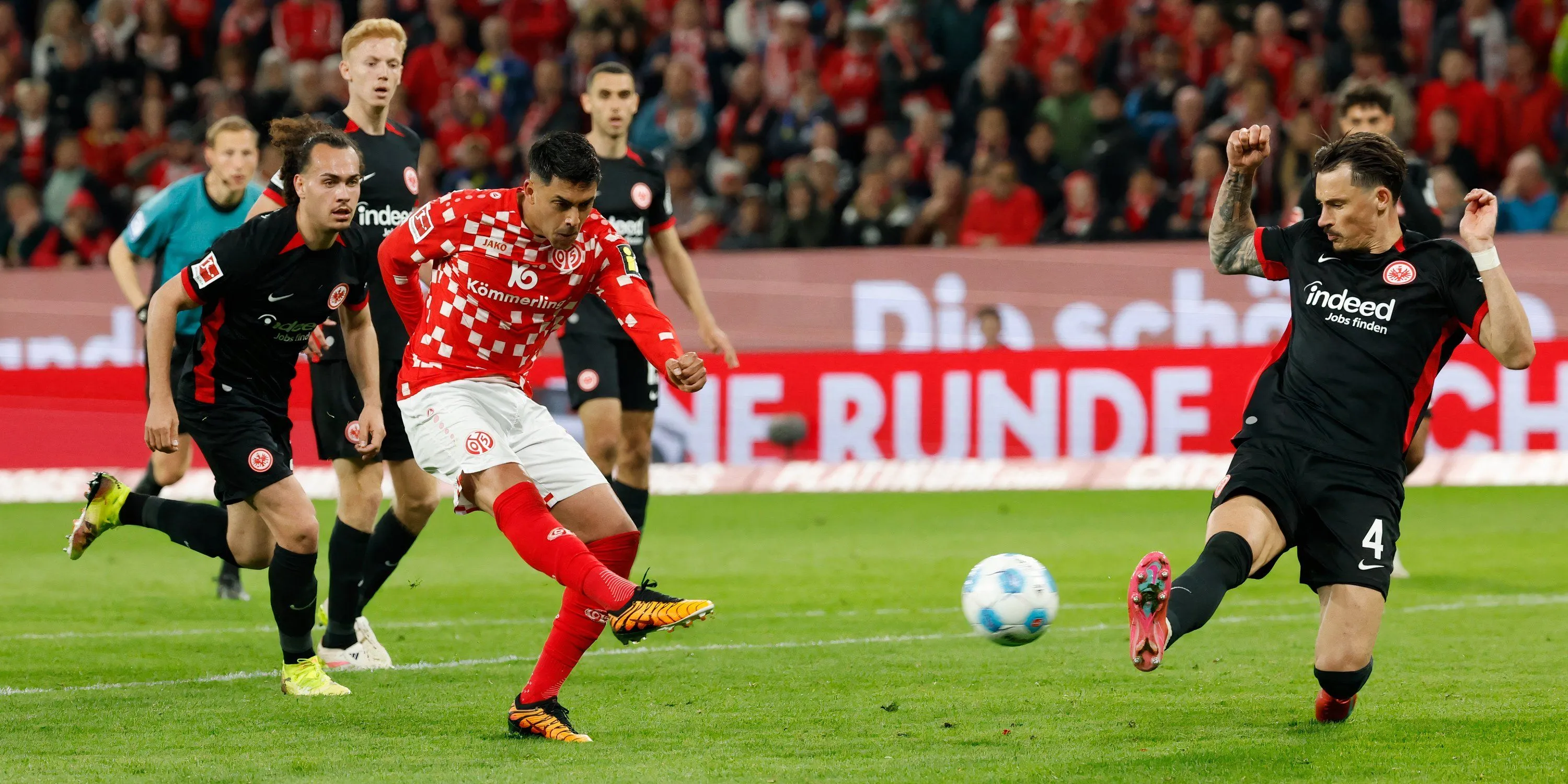 Nadiem Amiri - tiền vệ Mainz 05 đang nằm trong tầm ngắm của Crystal Palace