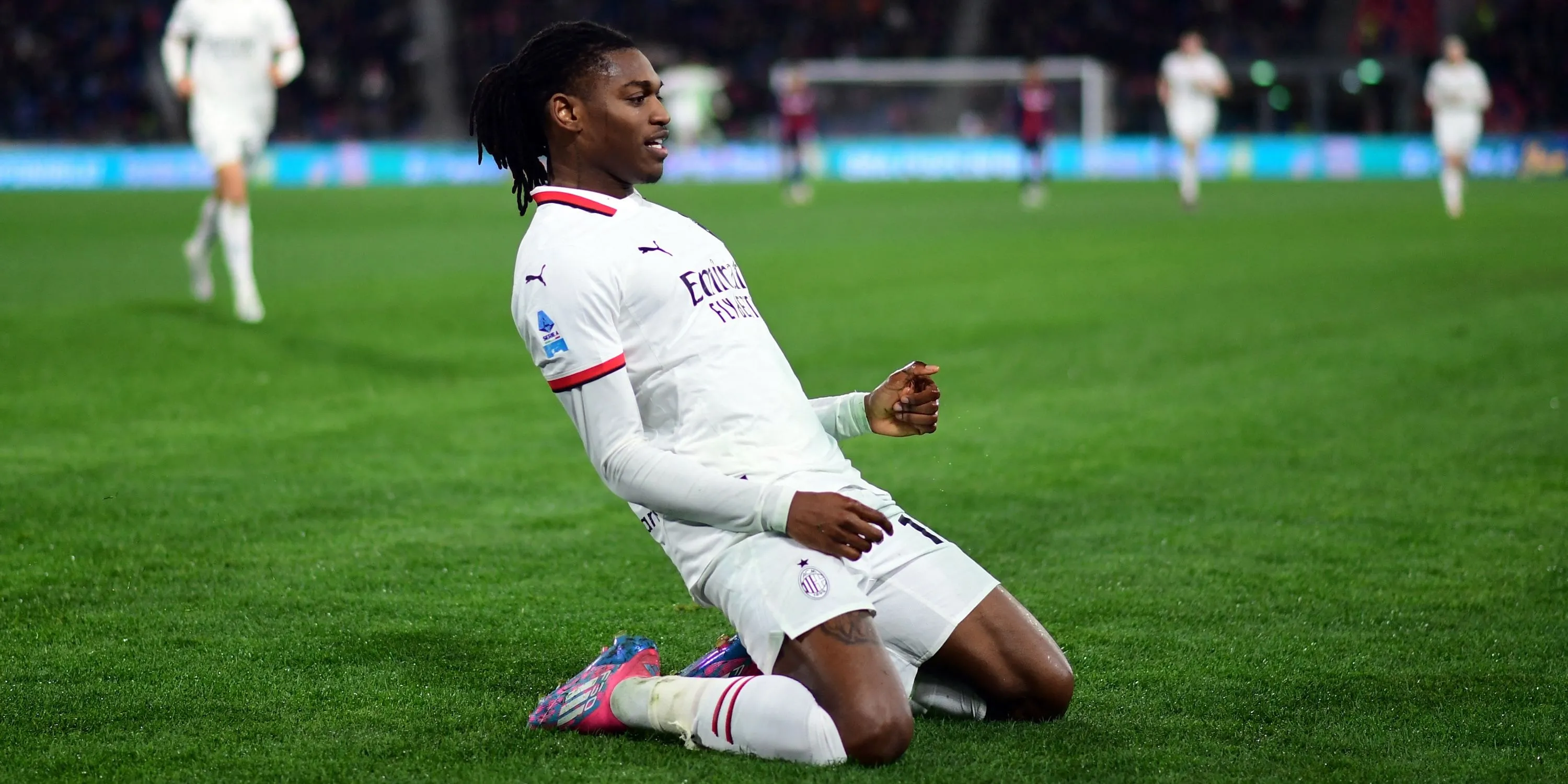 Ngôi sao Rafael Leao của AC Milan ăn mừng bàn thắng quan trọng cho đội nhà
