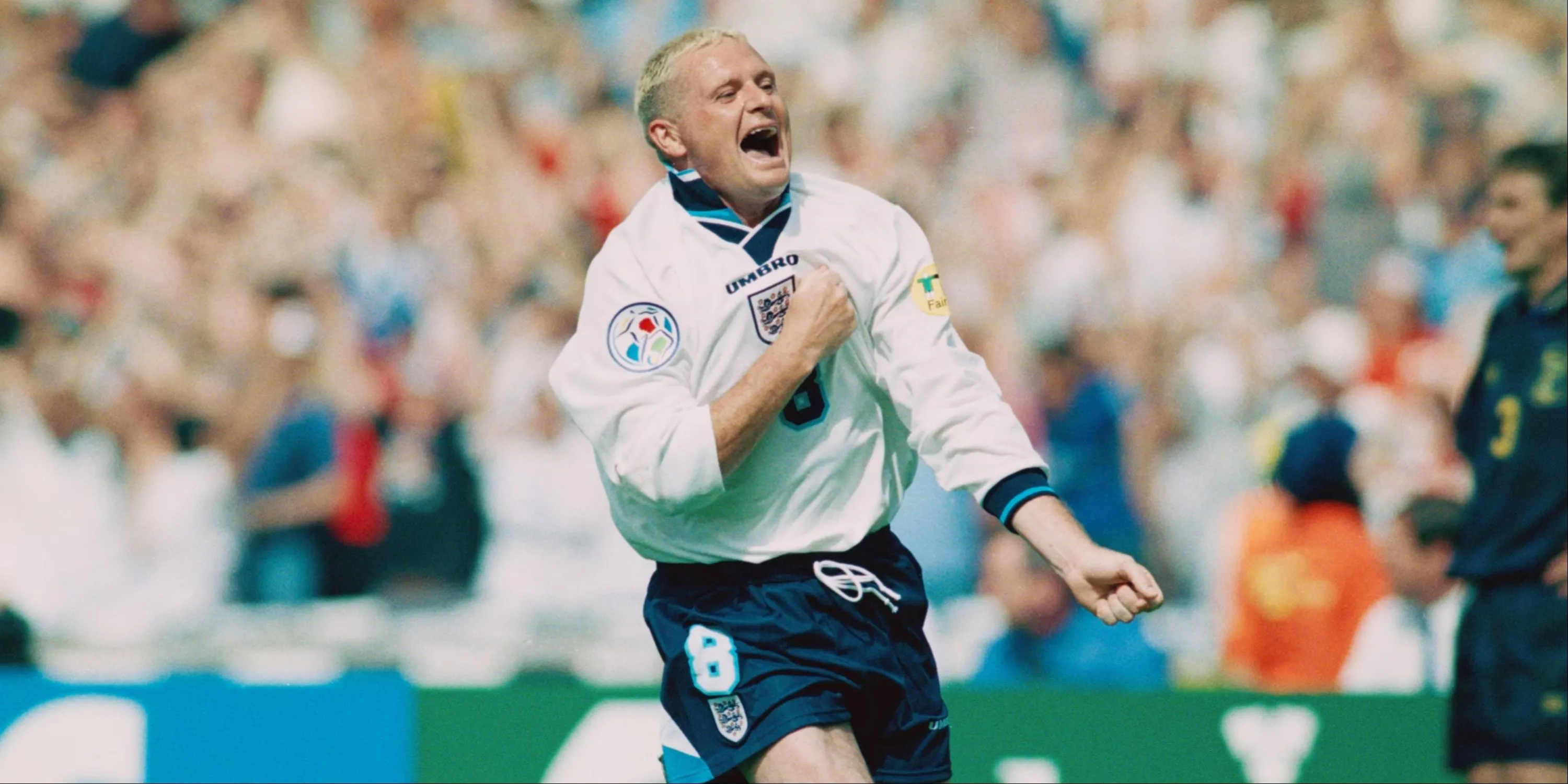 Paul Gascoigne ăn mừng bàn thắng cho đội tuyển Anh