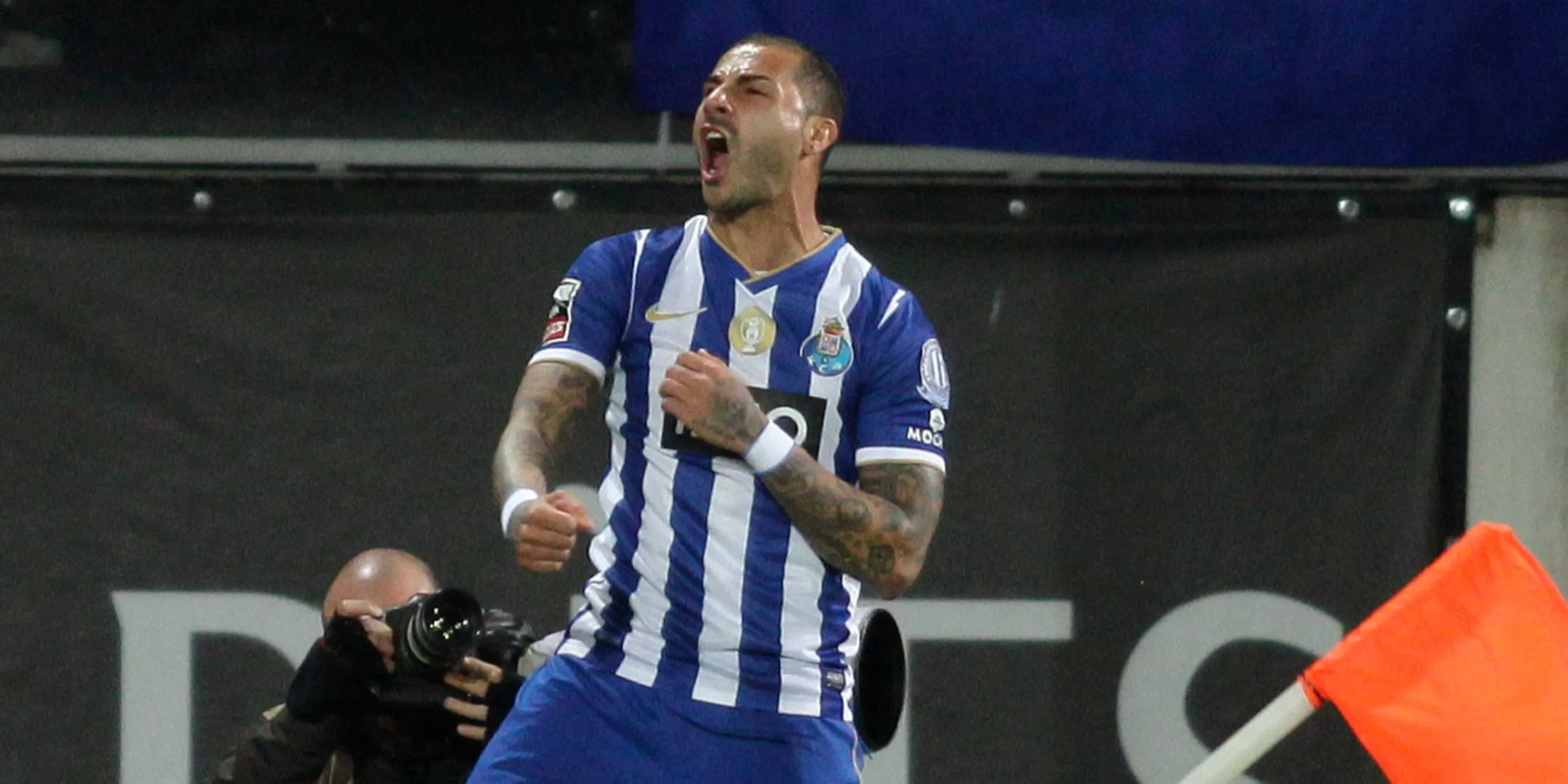 Ricardo Quaresma thực hiện cú trivela điệu nghệ cho Porto