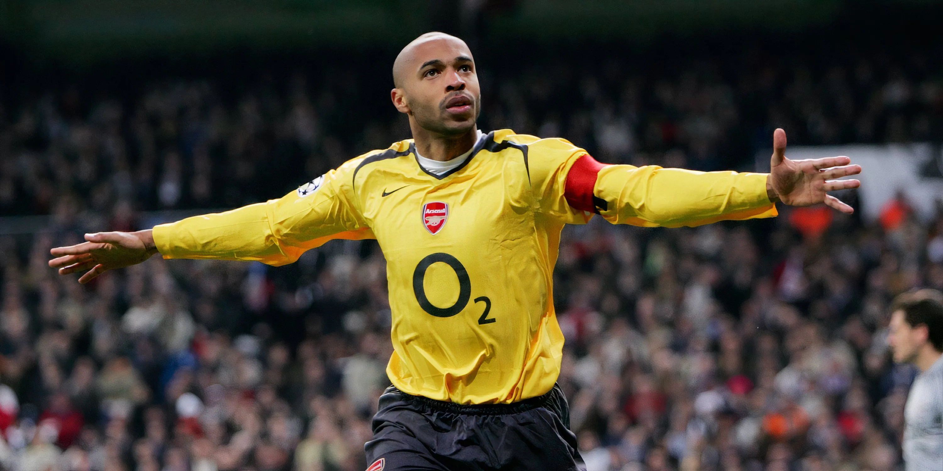 Thierry Henry ăn mừng bàn thắng cho Arsenal