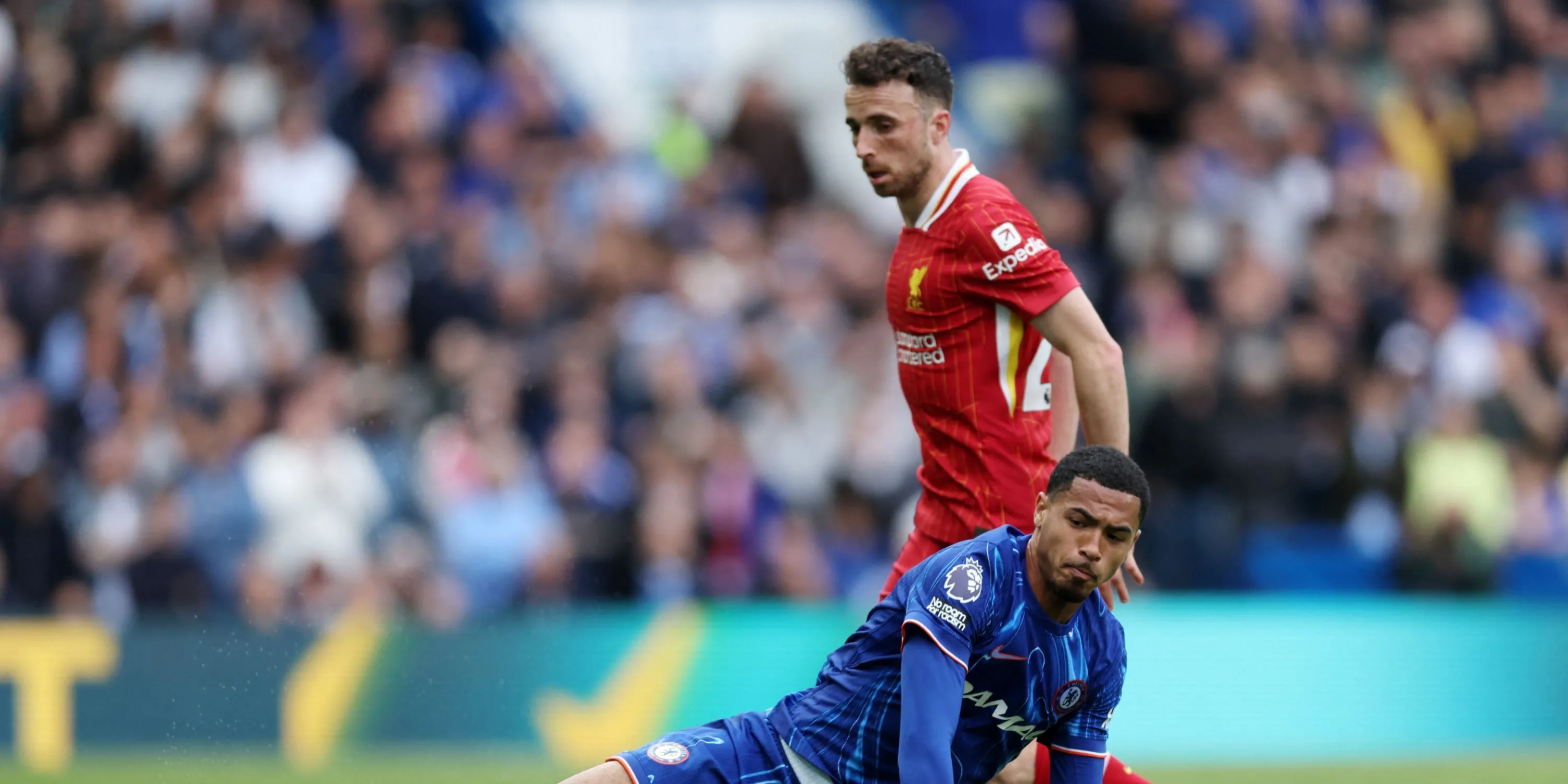 Tiền đạo Diogo Jota trông thất vọng trong màu áo Liverpool