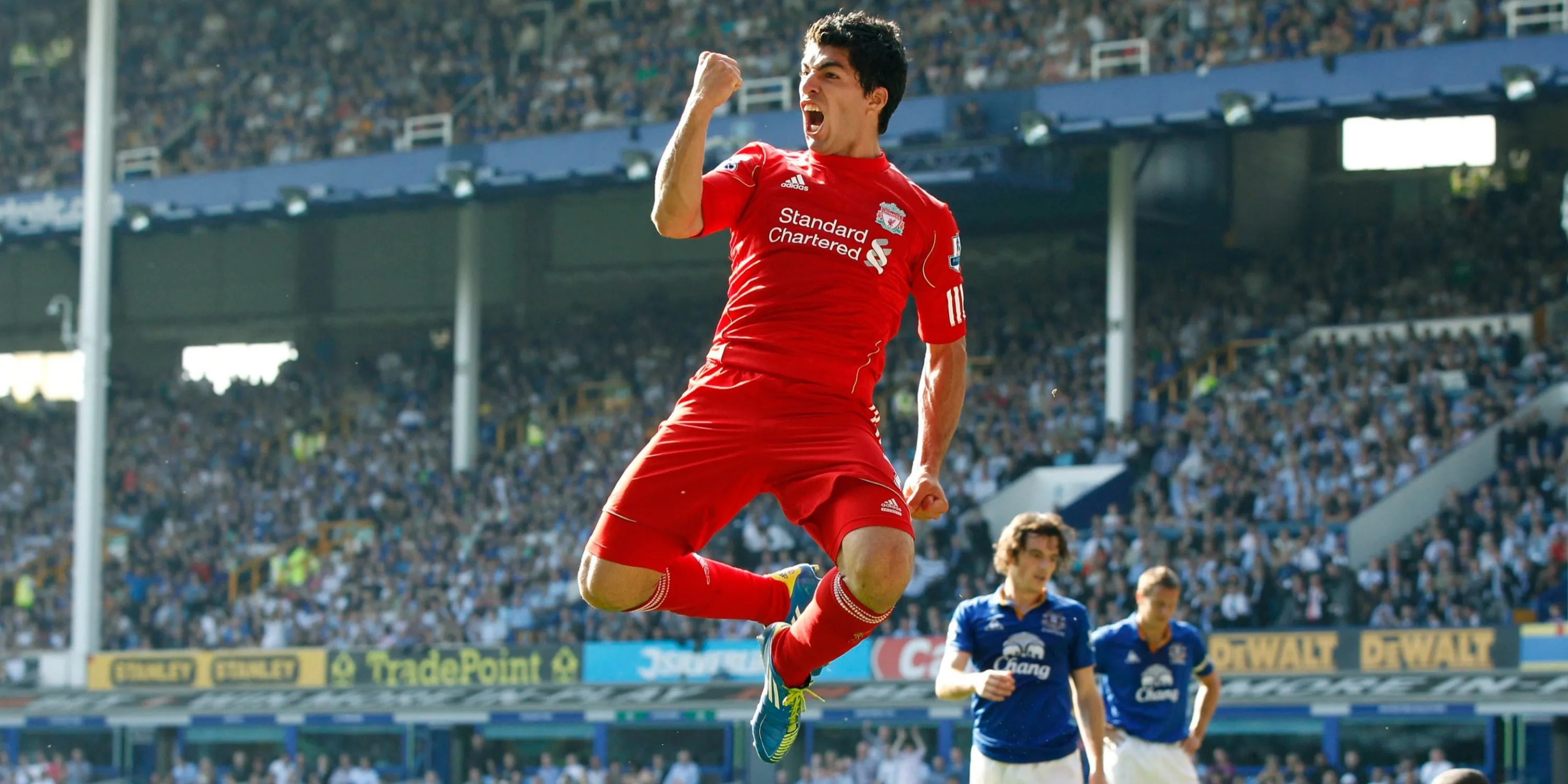 Tiền đạo Luis Suarez ăn mừng bàn thắng cho Liverpool