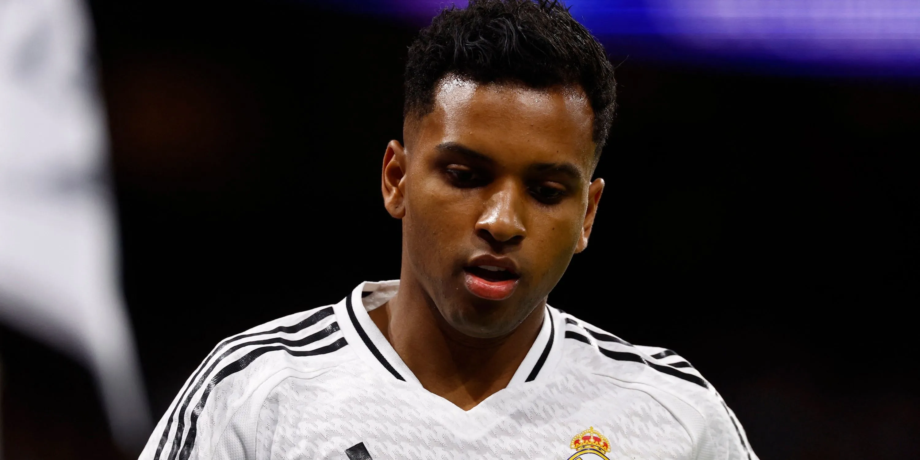 Tiền đạo Rodrygo của Real Madrid trên sân cỏ