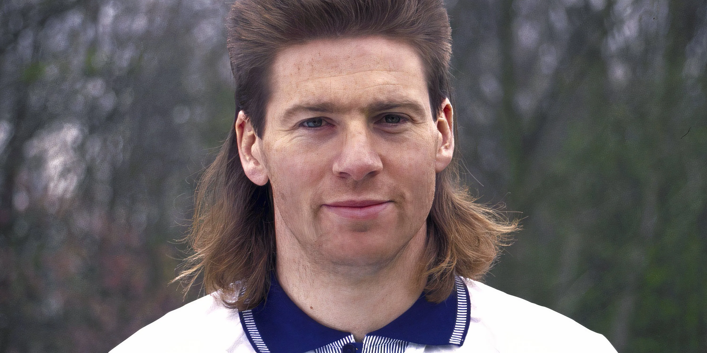 Tiền vệ cánh phải tài hoa Chris Waddle