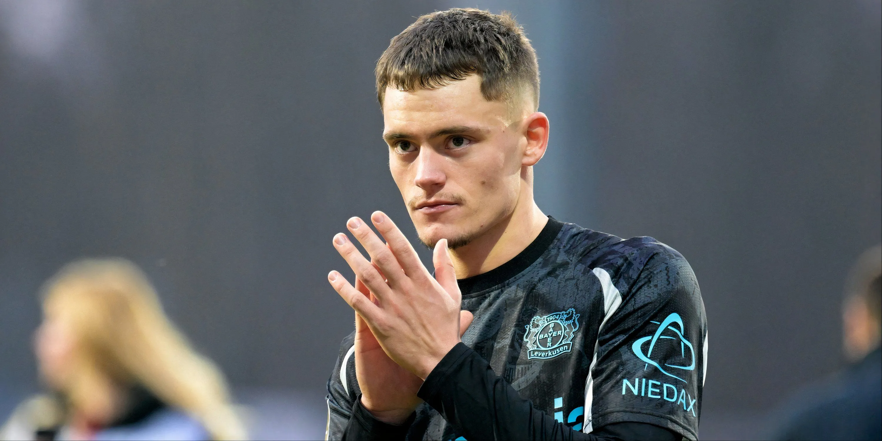 Tiền vệ Florian Wirtz trong màu áo Bayer Leverkusen tại Bundesliga.