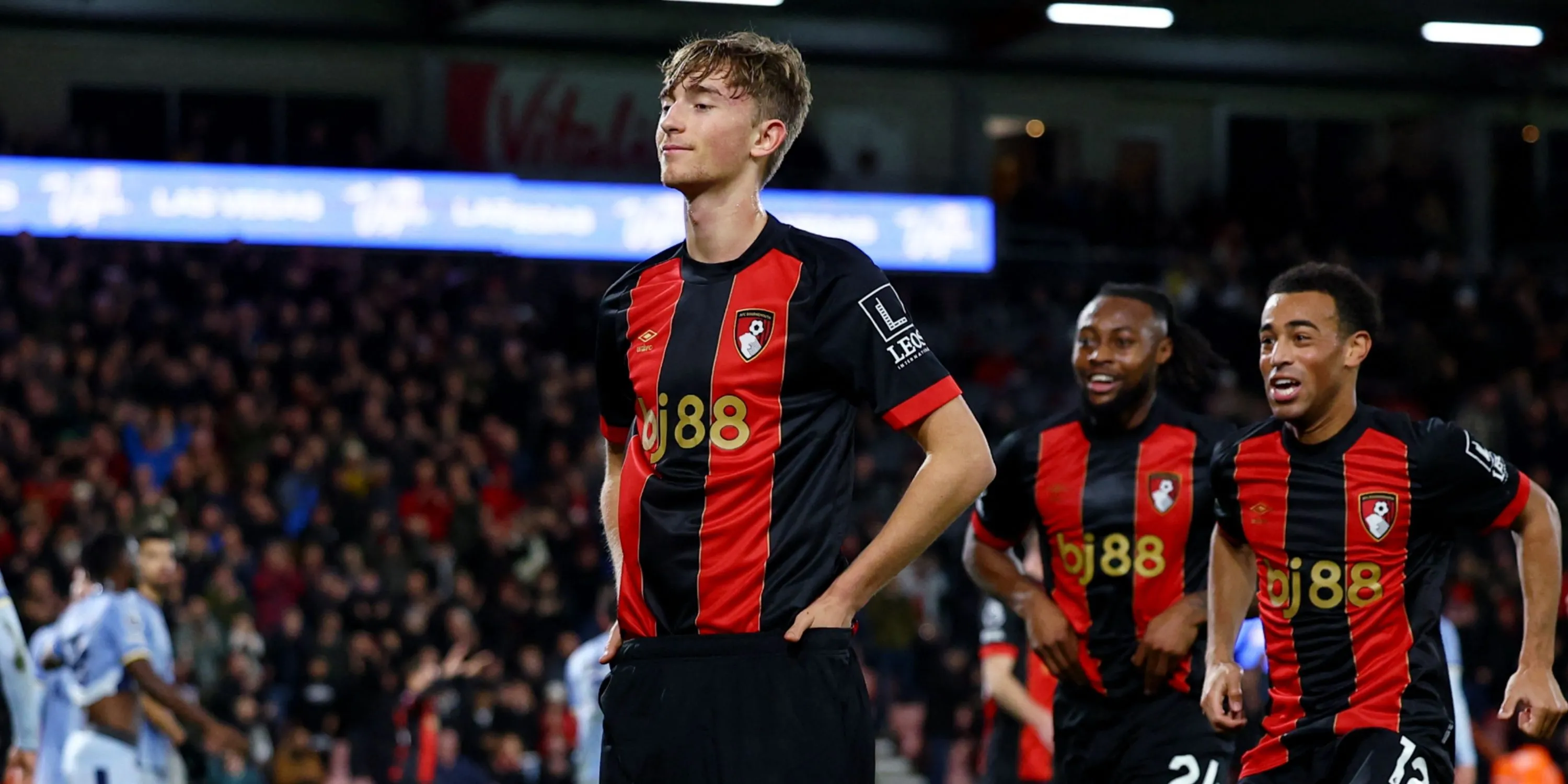 Trung vệ Dean Huijsen thi đấu cho Bournemouth tại Premier League