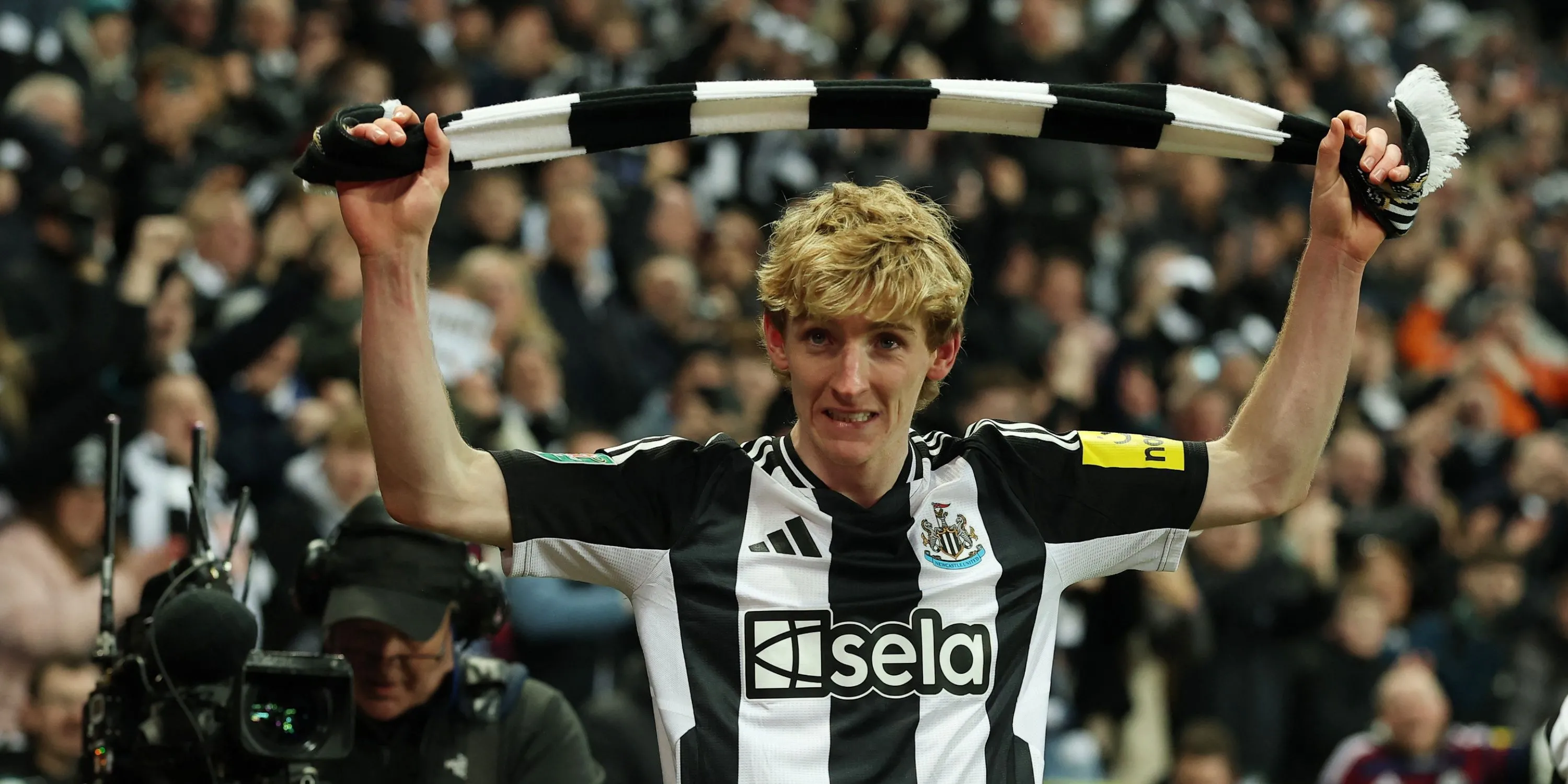 Tuyển thủ Anh Anthony Gordon trong màu áo Newcastle United