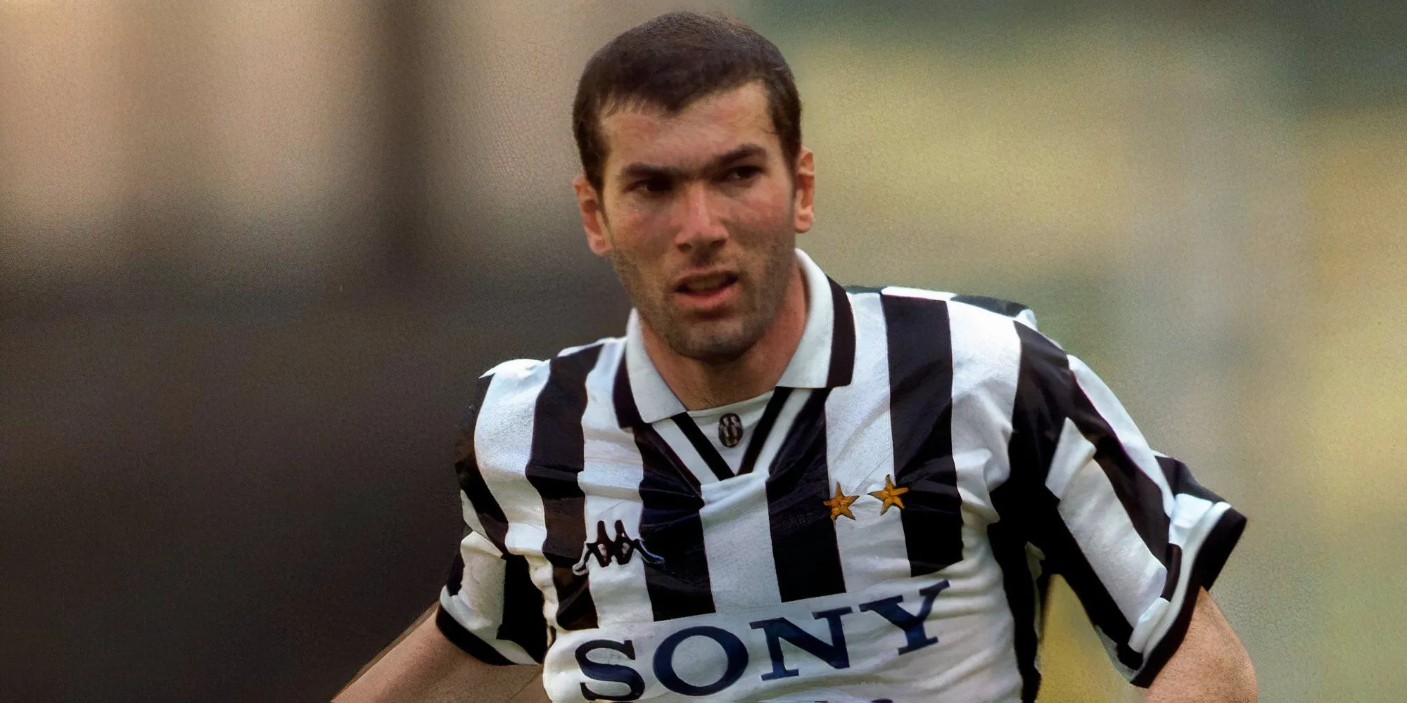 Zinedine Zidane, huyền thoại bóng đá Pháp với vẻ tài hoa trên sân