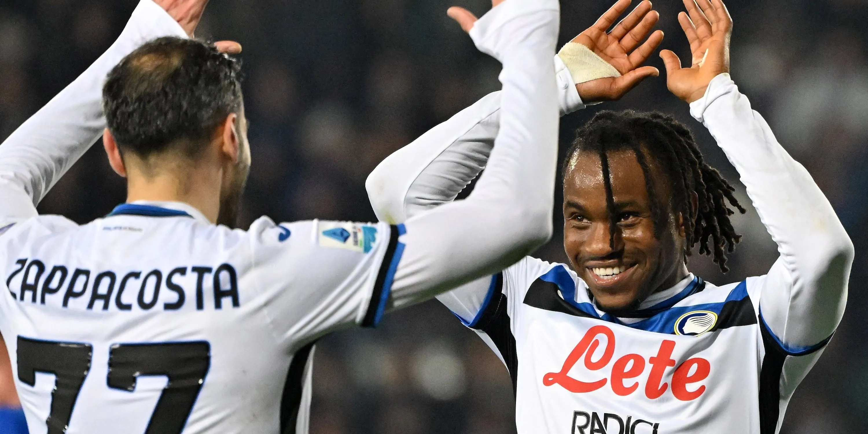 Ademola Lookman ăn mừng cùng đồng đội tại Atalanta sau khi ghi bàn