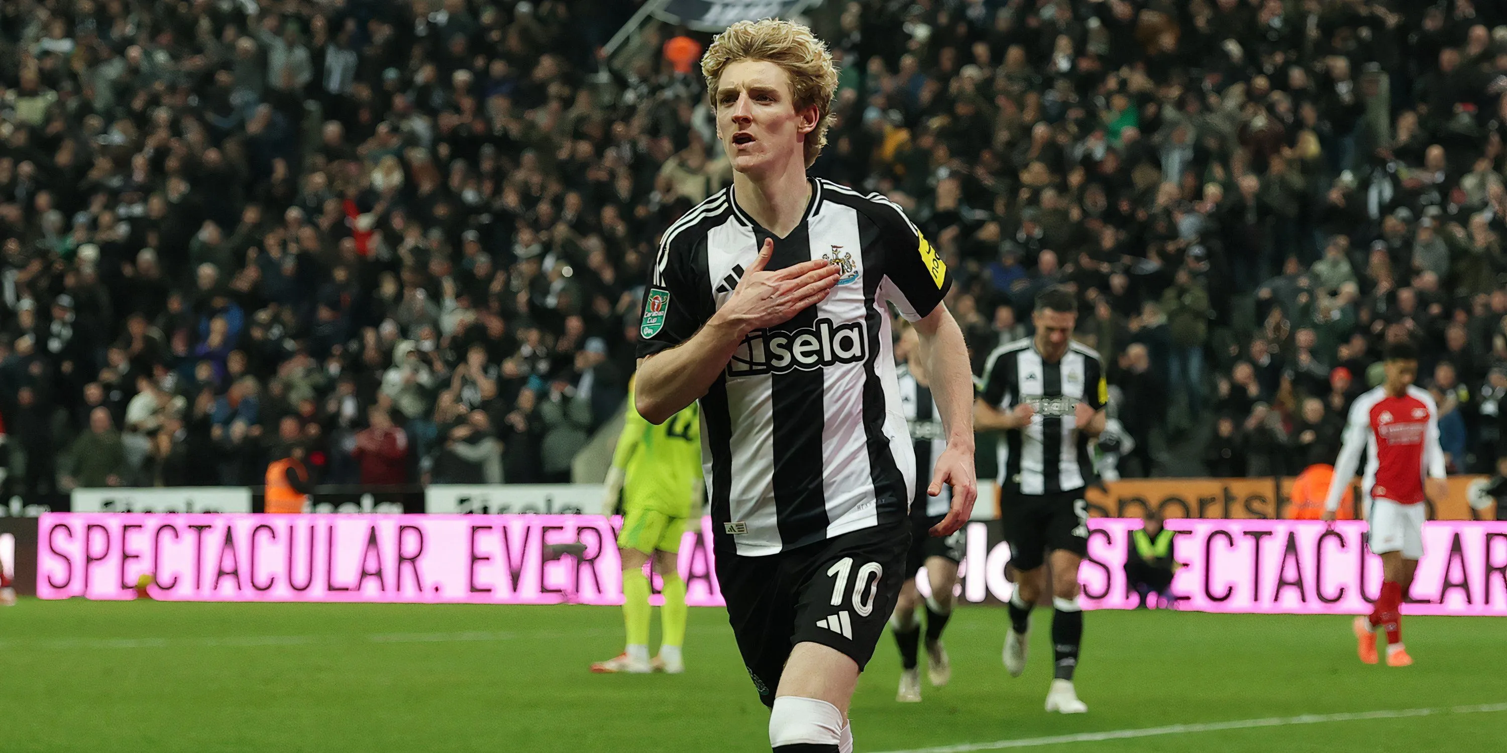 Anthony Gordon thi đấu cho Newcastle dưới sự chỉ đạo của Eddie Howe