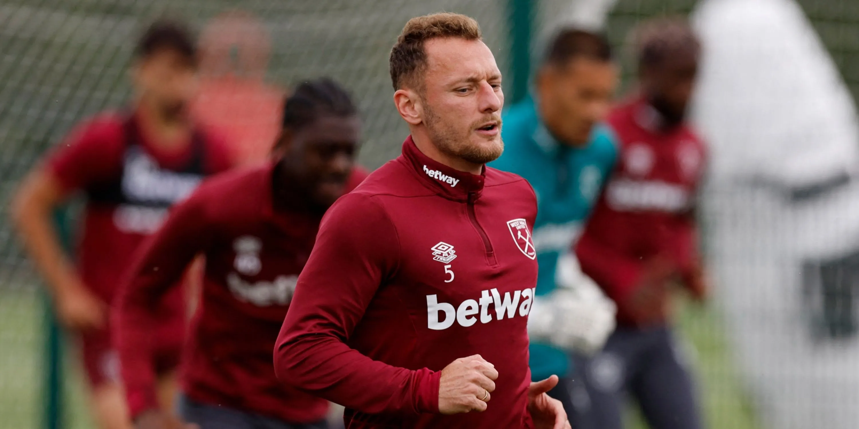 Hậu vệ Vladimir Coufal, mục tiêu tiềm năng của Everton dưới thời David Moyes