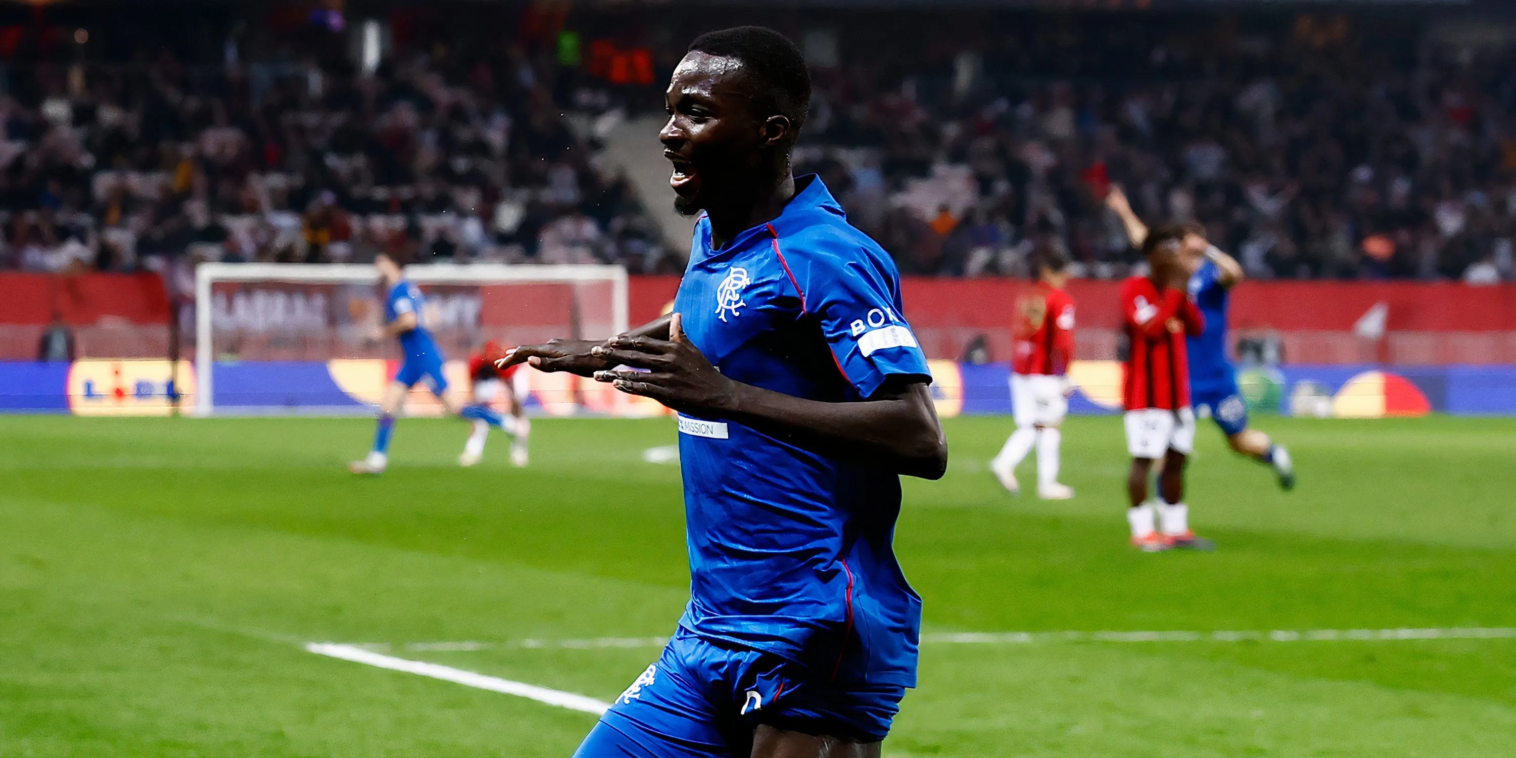 Mohamed Diomande trong màu áo Rangers thi đấu tại Europa League