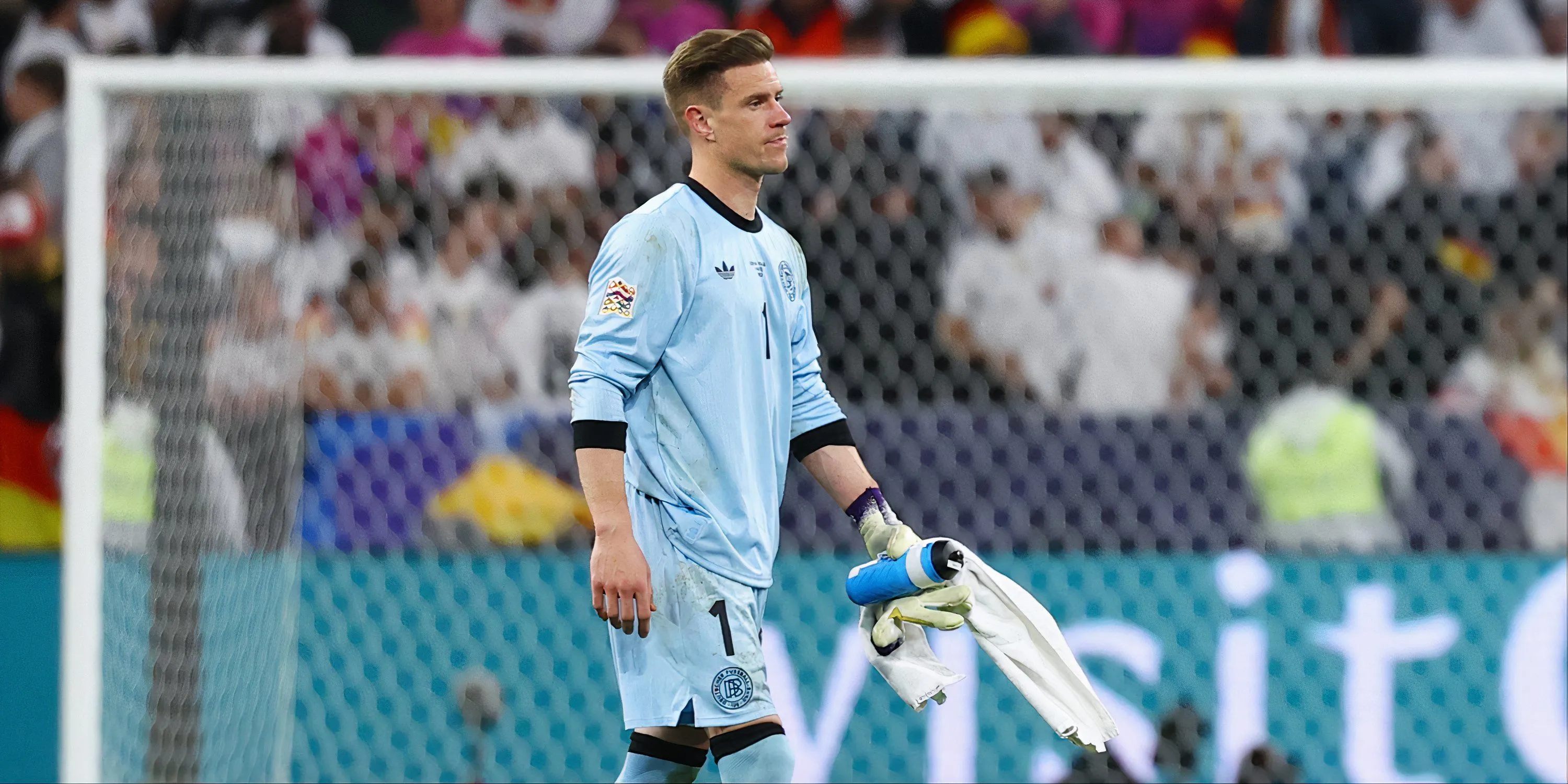 Thủ môn Marc-Andre ter Stegen trong màu áo Barcelona và đội tuyển Đức.