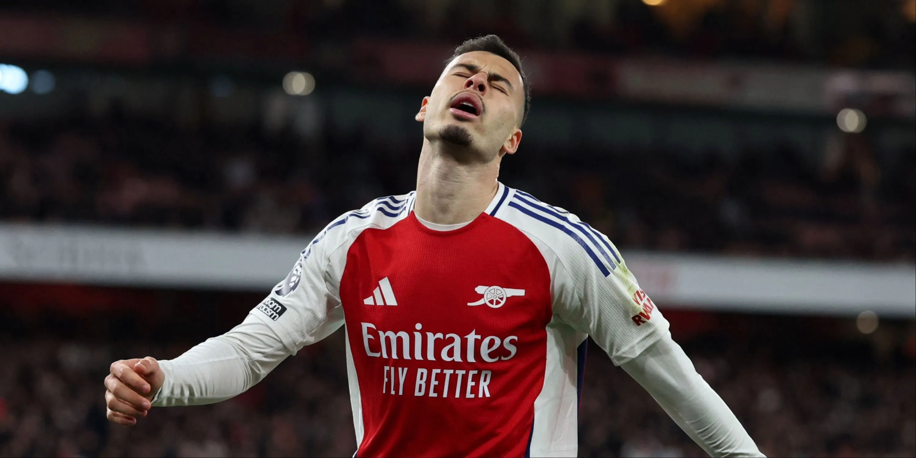 Tiền đạo Gabriel Martinelli của Arsenal, cầu thủ được dùng để so sánh hiệu suất với Noni Madueke