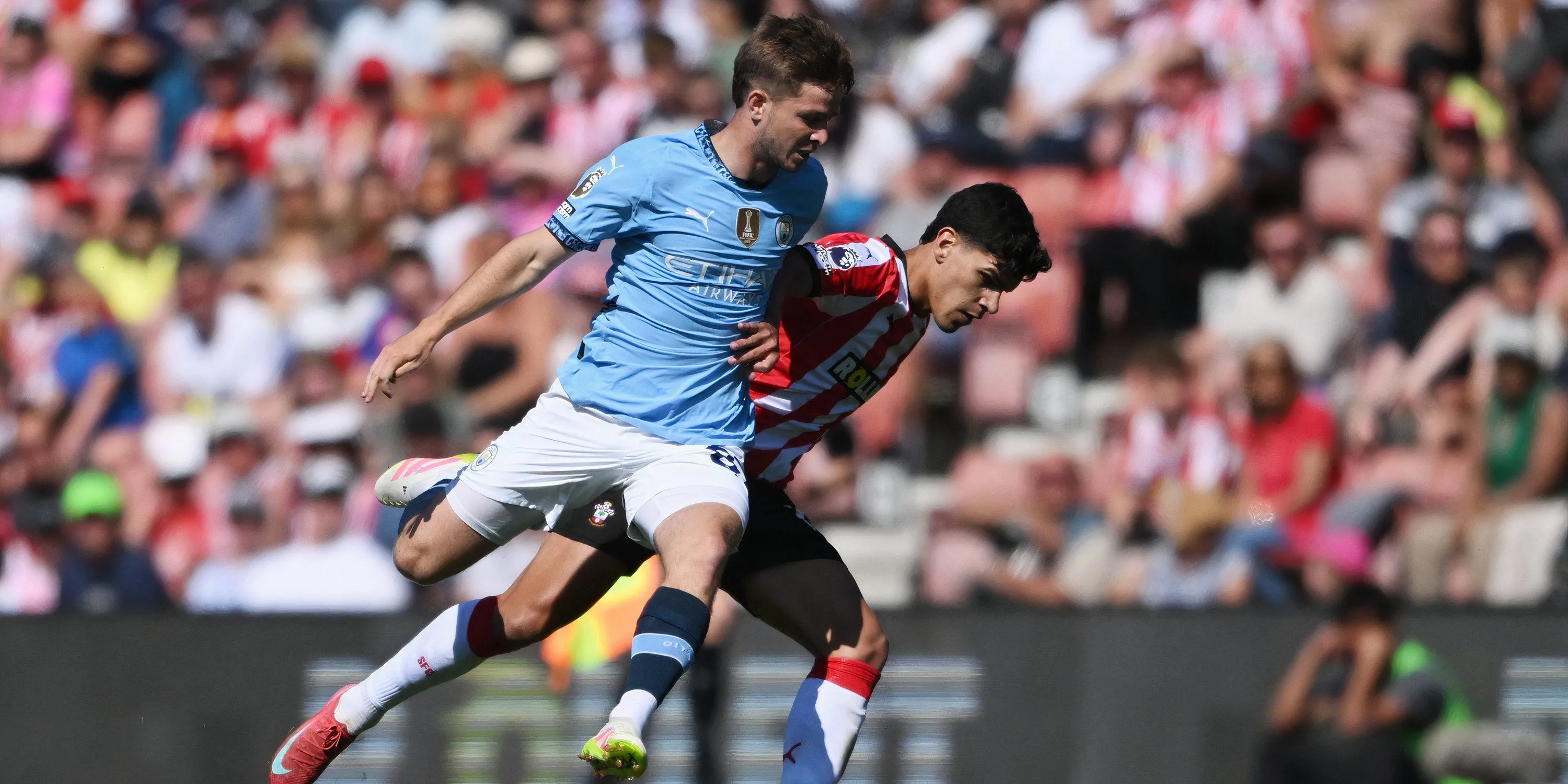 Tiền vệ James McAtee trong màu áo Manchester City