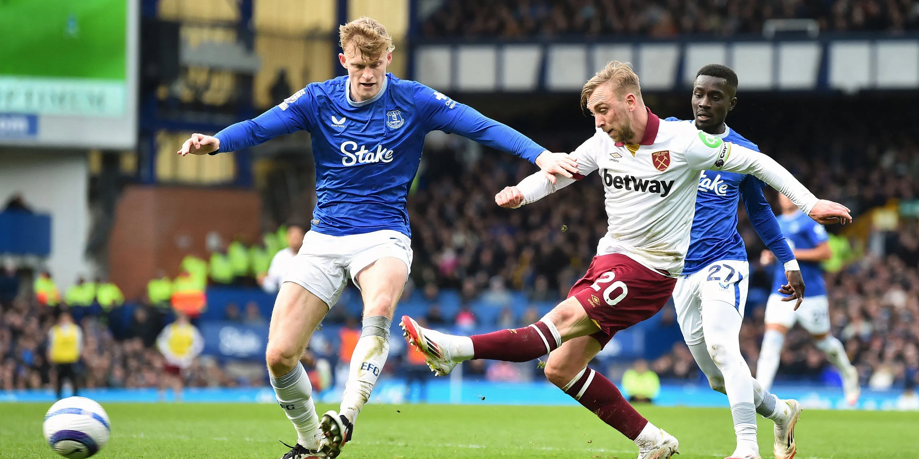 Trung vệ Jarrad Branthwaite của Everton, cầu thủ Chelsea đang theo đuổi.
