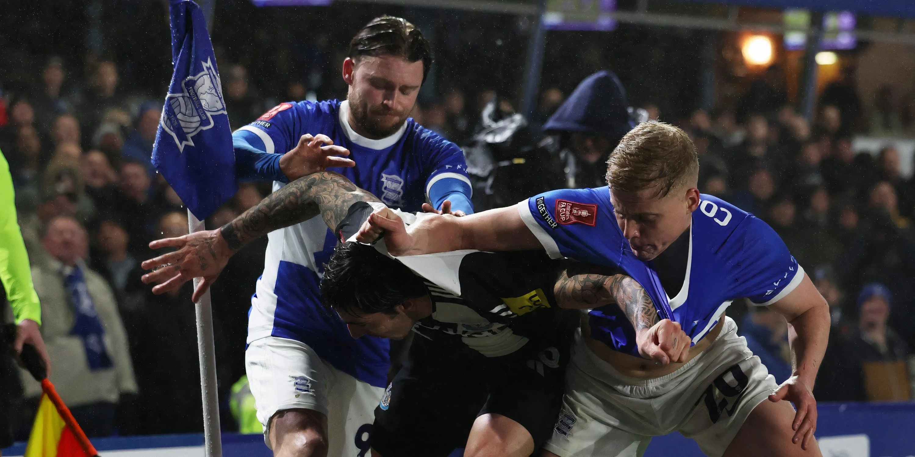 Alfie May trong màu áo Birmingham City, cầu thủ đã chuyển đi và để lại khoảng trống trên hàng công.