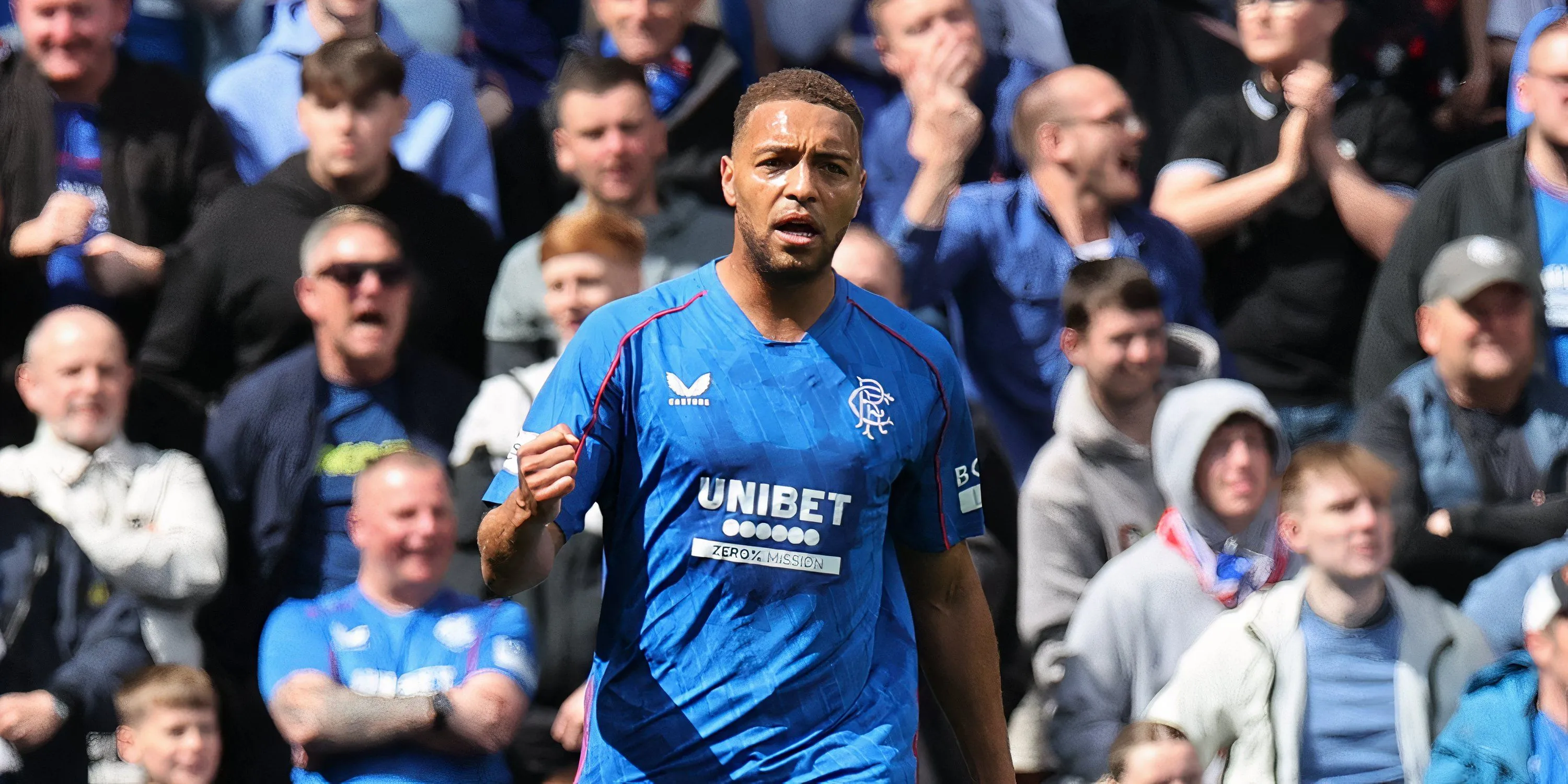Cyriel Dessers trong trận đấu giữa Rangers và Celtic tại giải Scotland