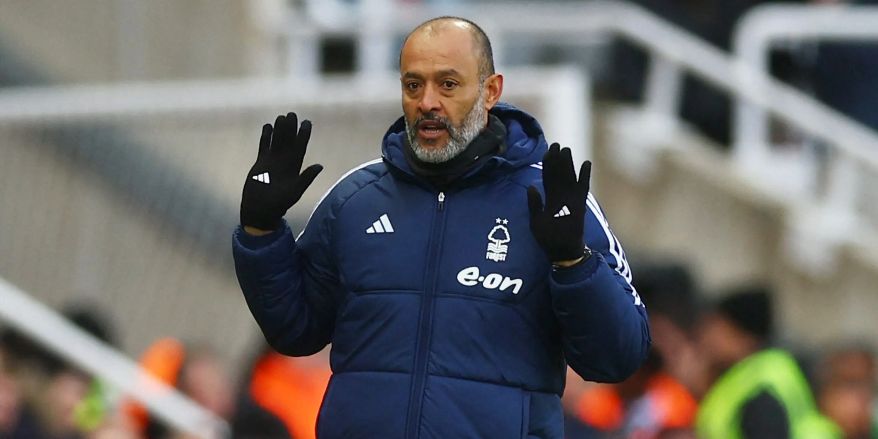 HLV Nuno Espirito Santo trên sân tập Nottingham Forest