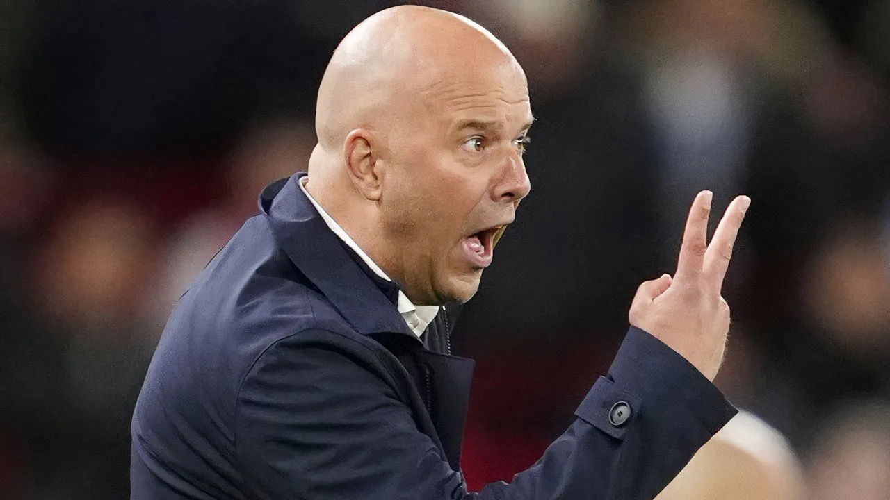 Huấn luyện viên Arne Slot của Liverpool đang xem xét các lựa chọn chuyển nhượng để củng cố đội hình cho mùa giải mới.
