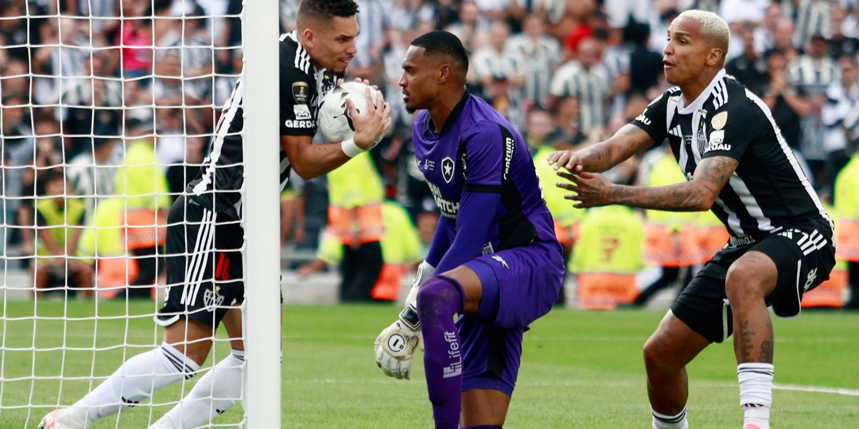 John Victor của Botafogo, mục tiêu của Manchester United