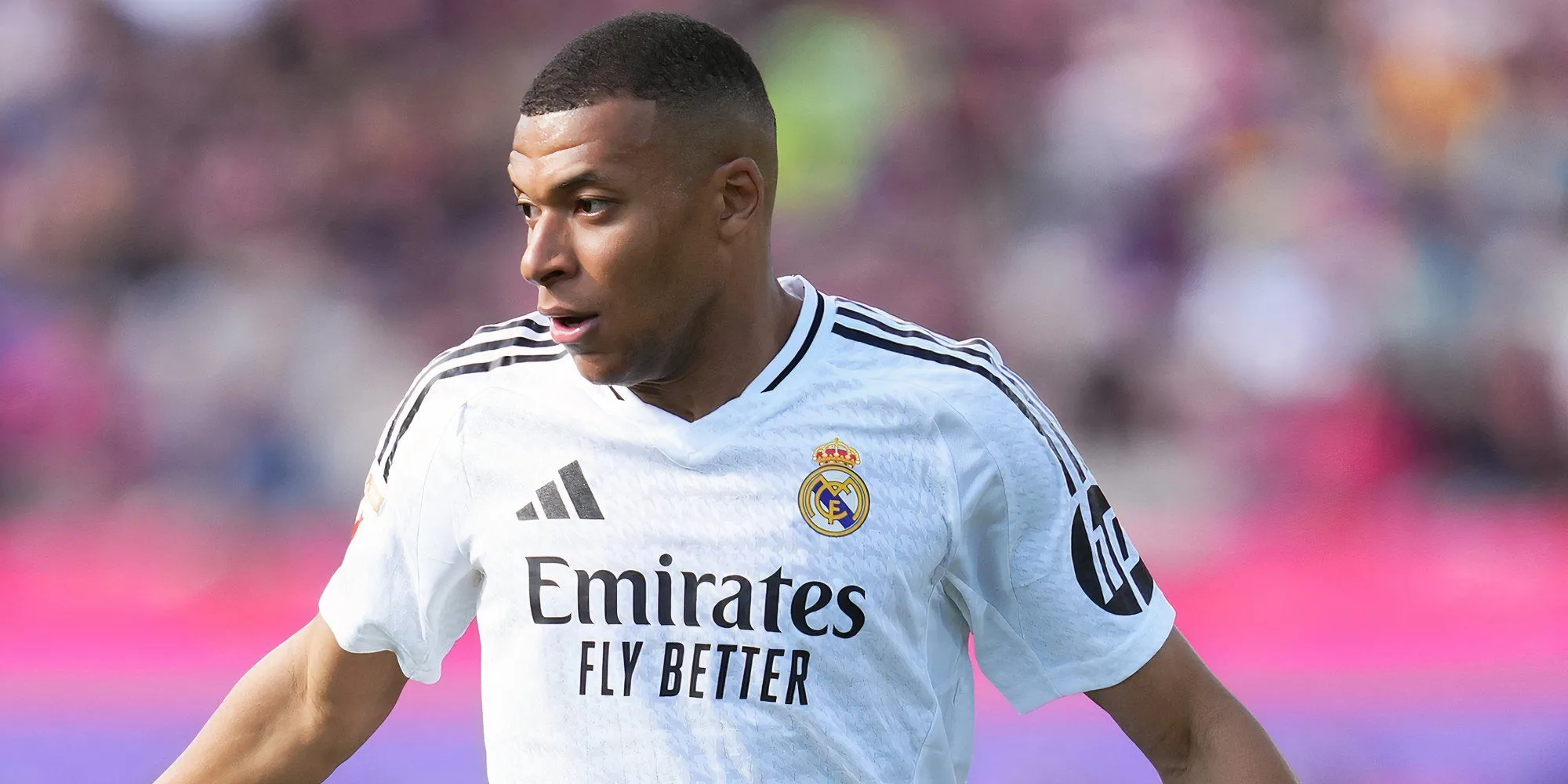 Kylian Mbappe trong màu áo Real Madrid