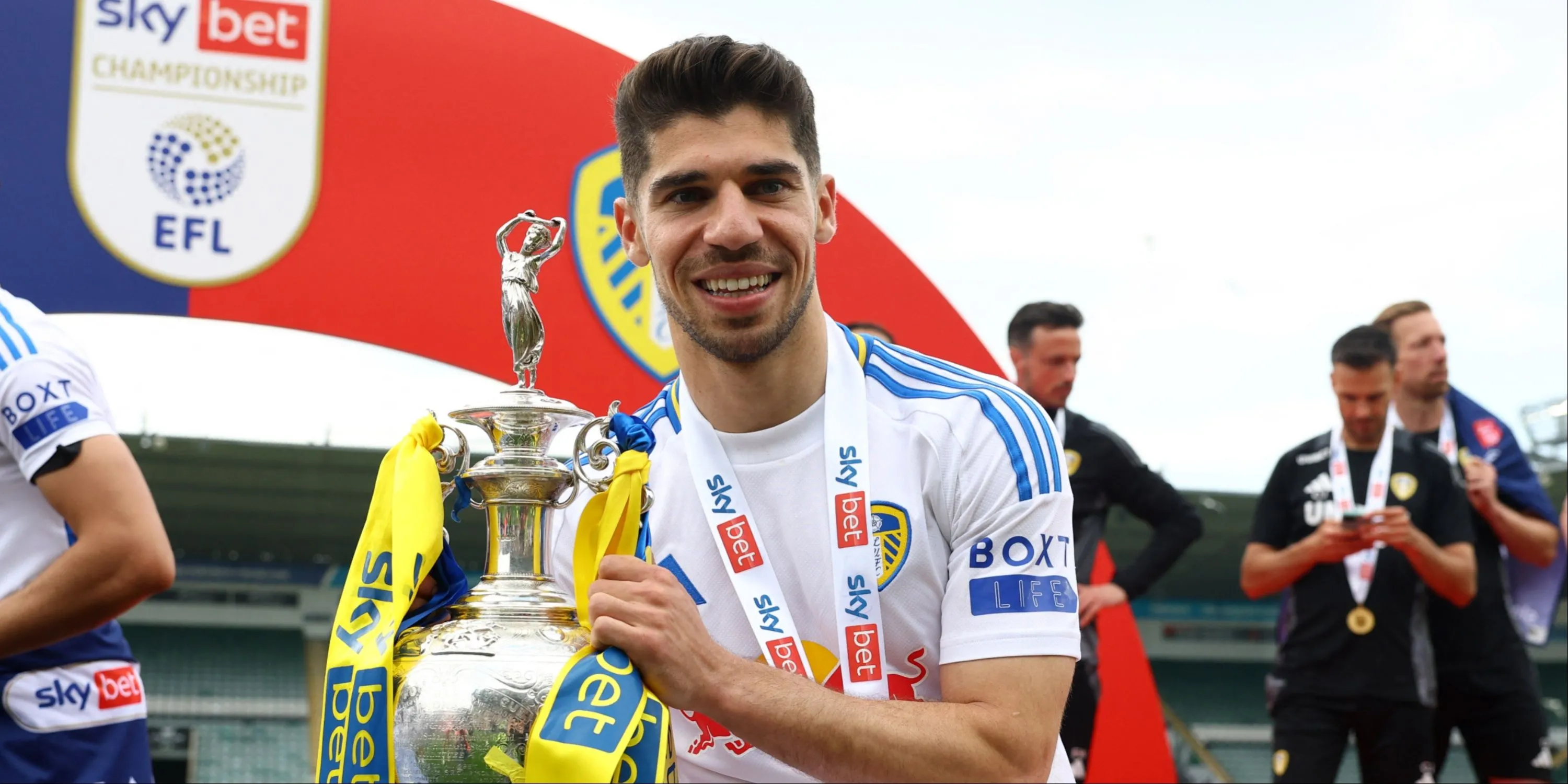Manor Solomon trong màu áo Tottenham, có khả năng trở lại Leeds United mùa hè này